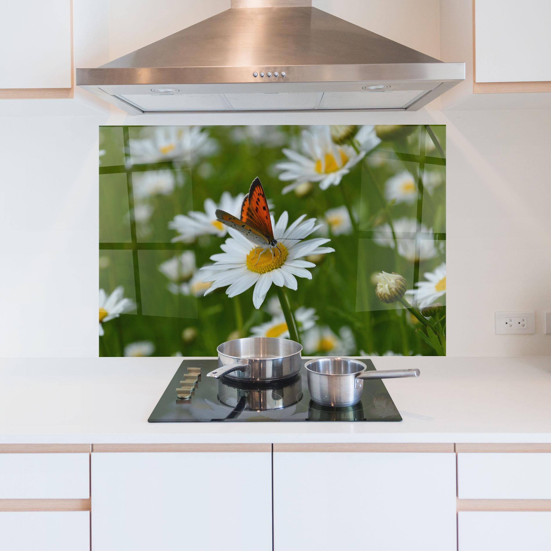 Panou Sticla Bucatarie Butterfly On Daisy mockup 5