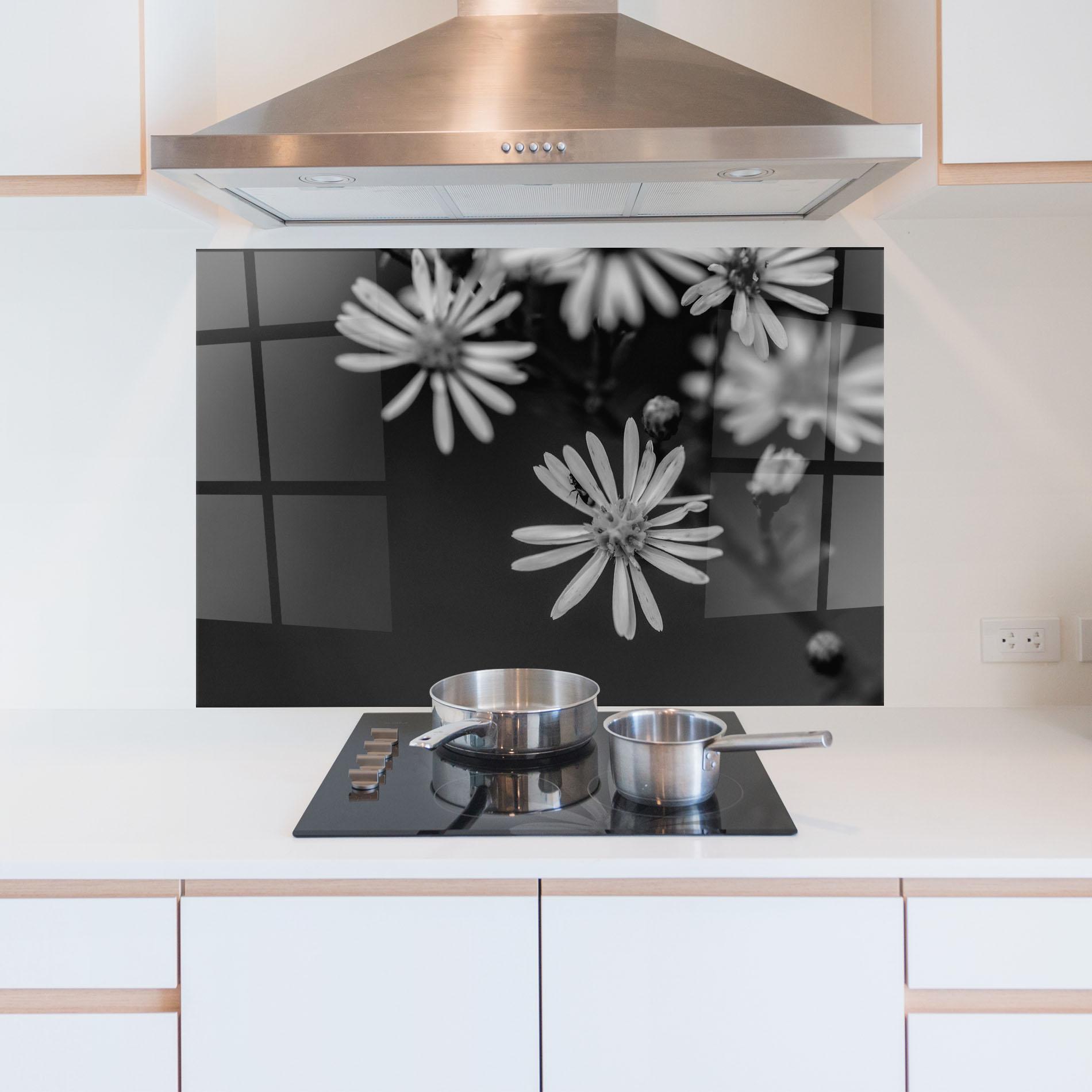 Panou Sticla Bucatarie Grey Small Daisy mockup 5