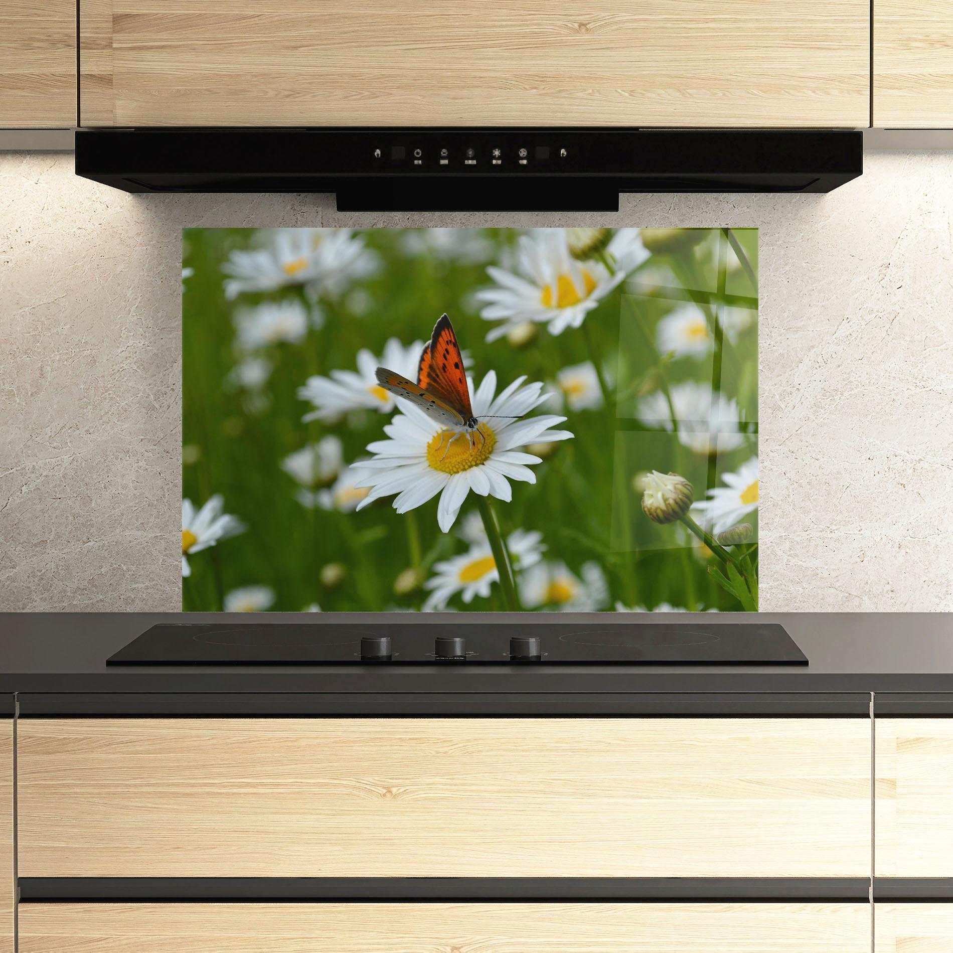 Panou Sticla Bucatarie Butterfly On Daisy mockup 3