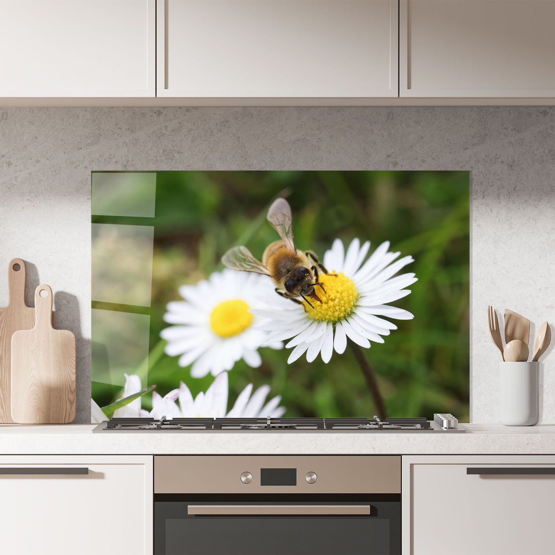 Bee On Little Daisy mockup 7