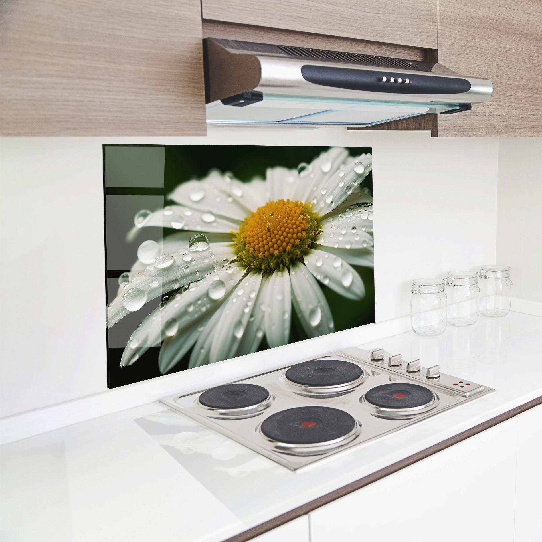 Panou Sticla Bucatarie Close Up Daisy After Rain mockup 8