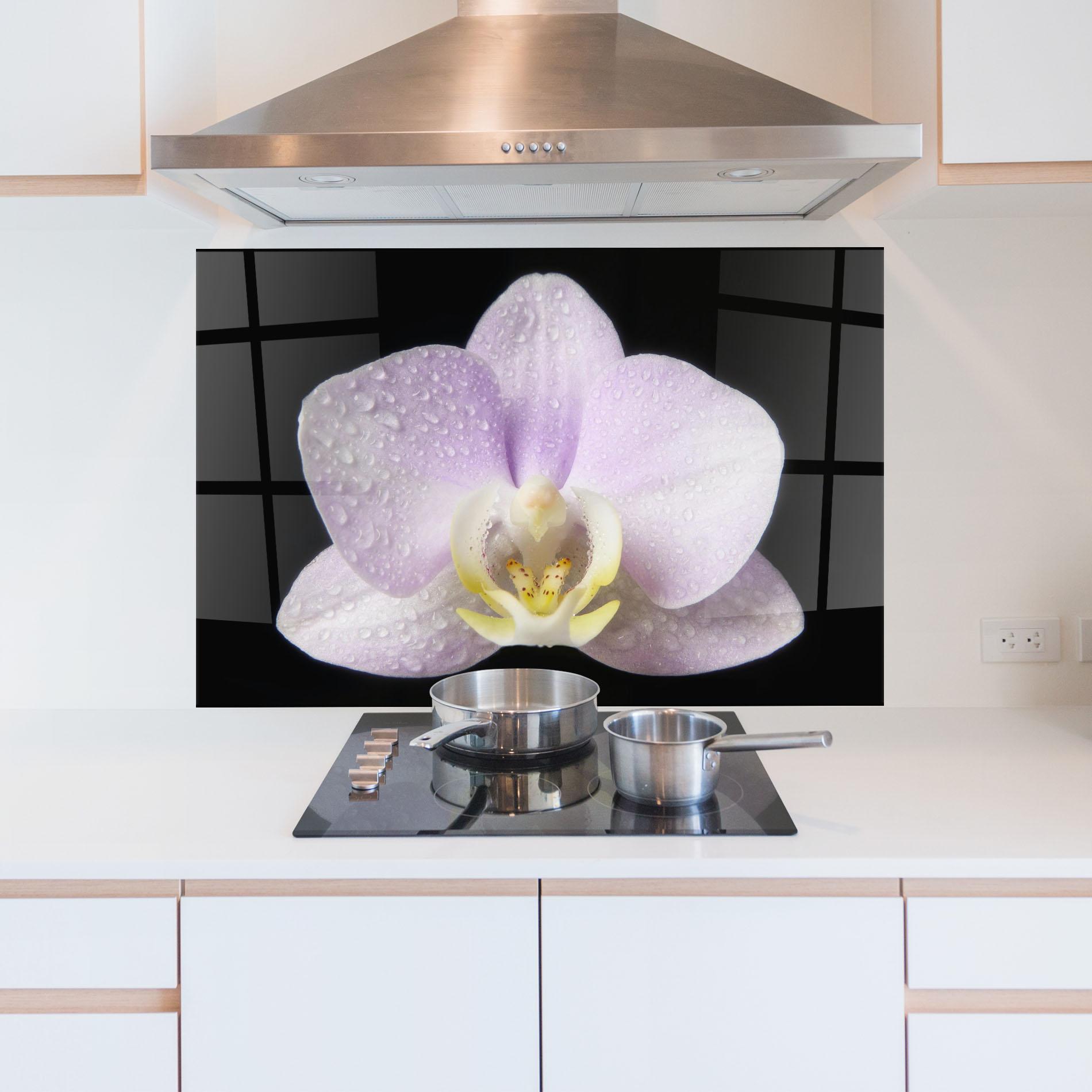 Panou Sticla Bucatarie Light Purple Orchid After Rain mockup 5
