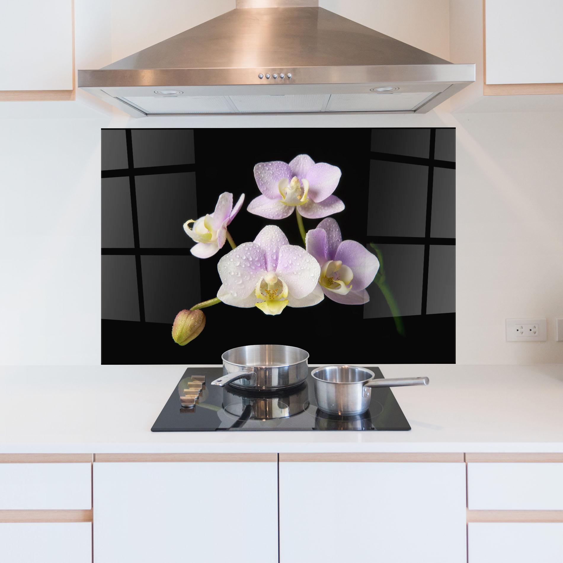 Panou Sticla Bucatarie Light Purple Orchid On Black mockup 5