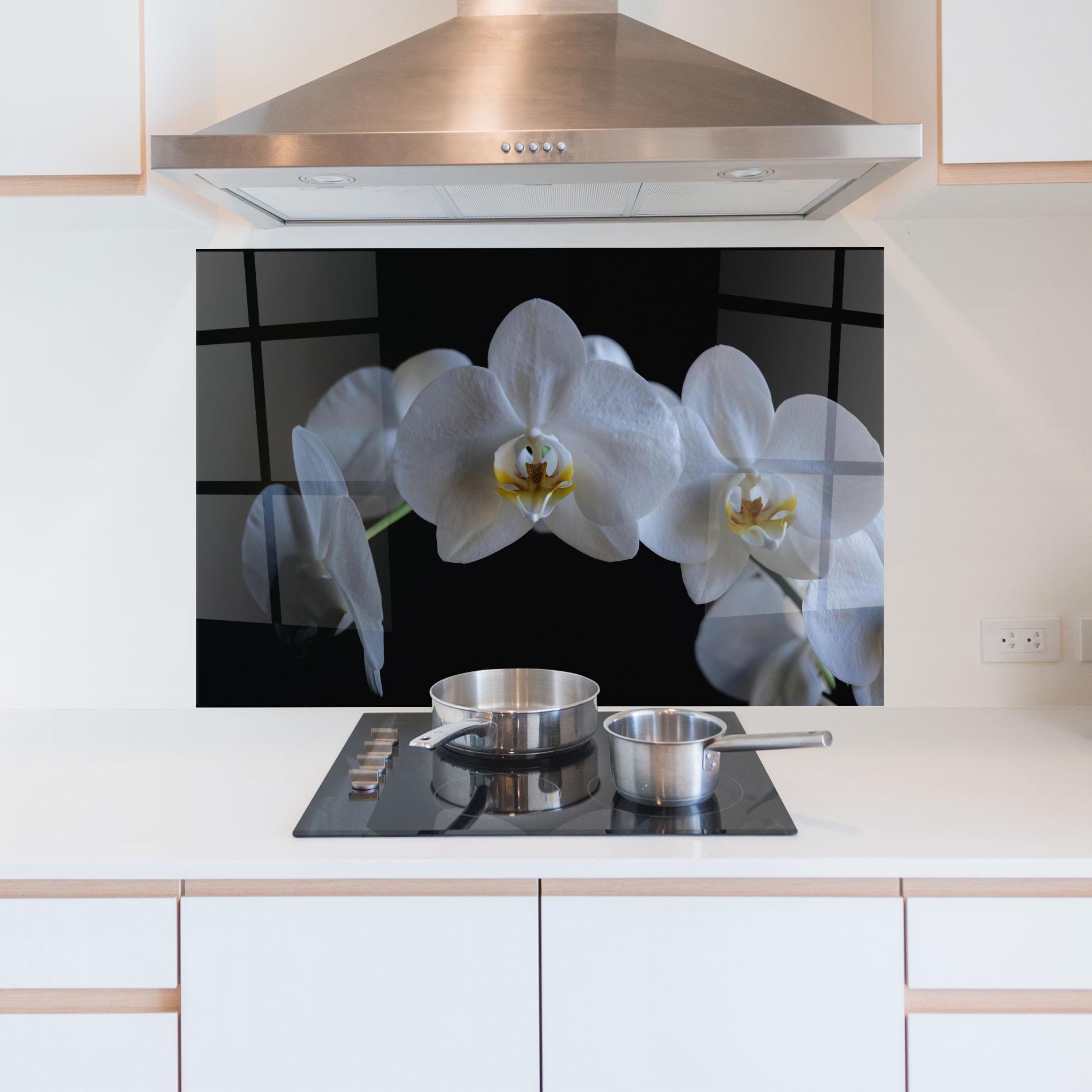 Panou Sticla Bucatarie White Ochid In Shadow mockup 5