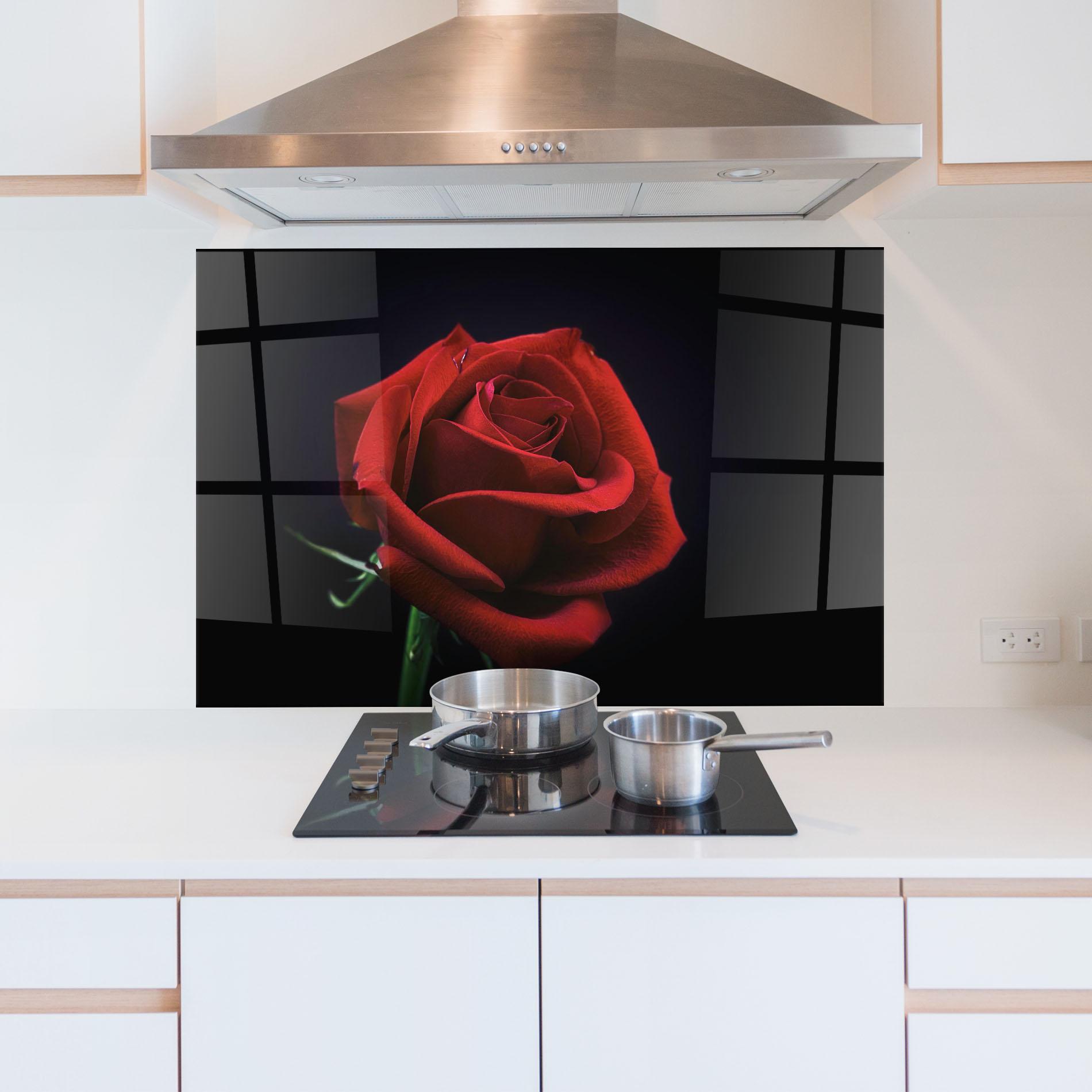 Panou Sticla Bucatarie Red Rose Close Up mockup 5