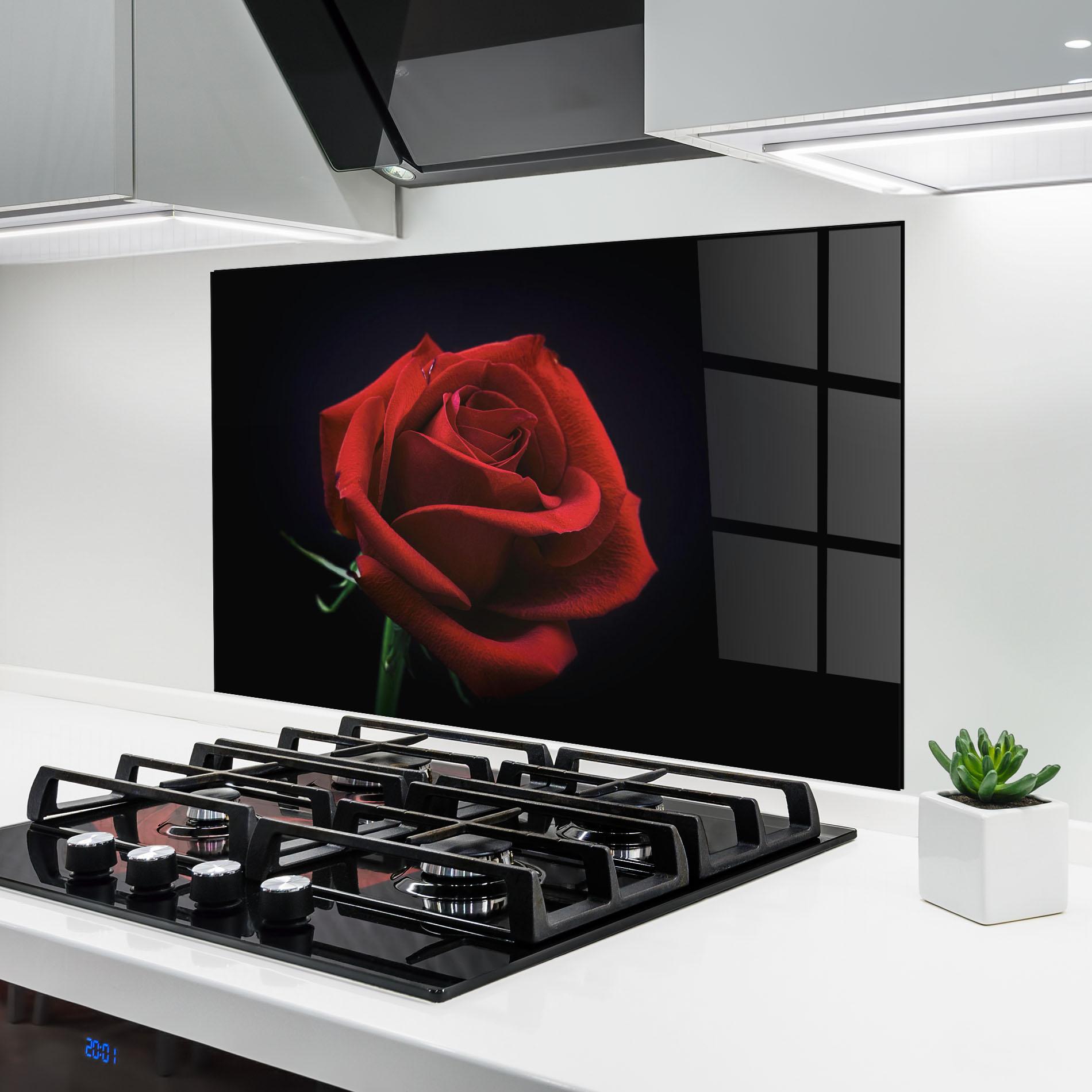 Panou Sticla Bucatarie Red Rose Close Up mockup 6