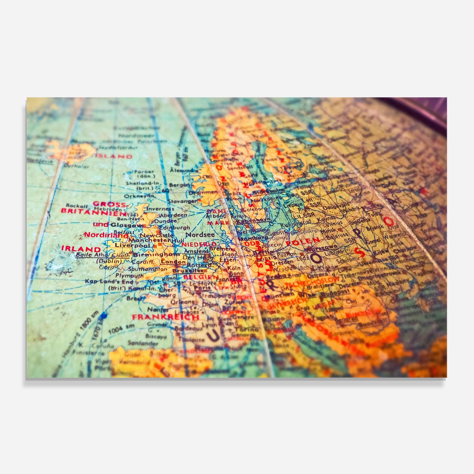 Globe mockup 0