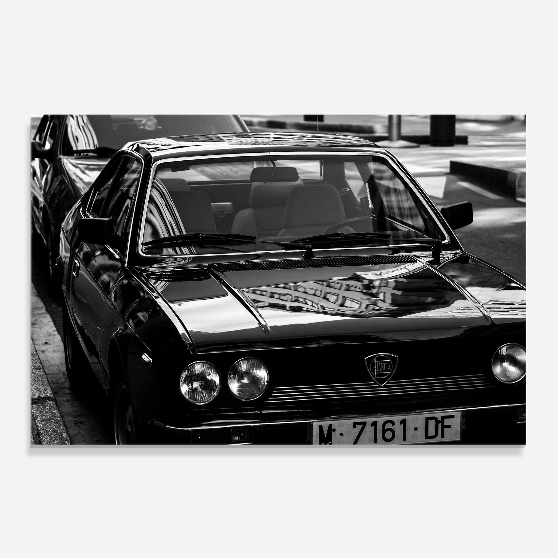 Panou Sticla Bucatarie Black Shiny Car mockup 0