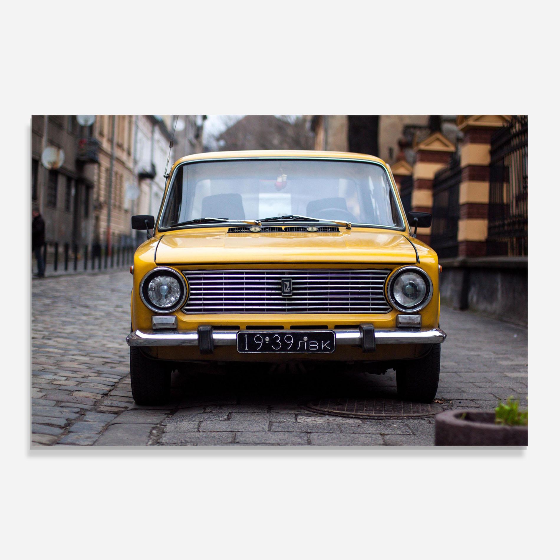 Panou Sticla Bucatarie Old Yellow Car mockup 0