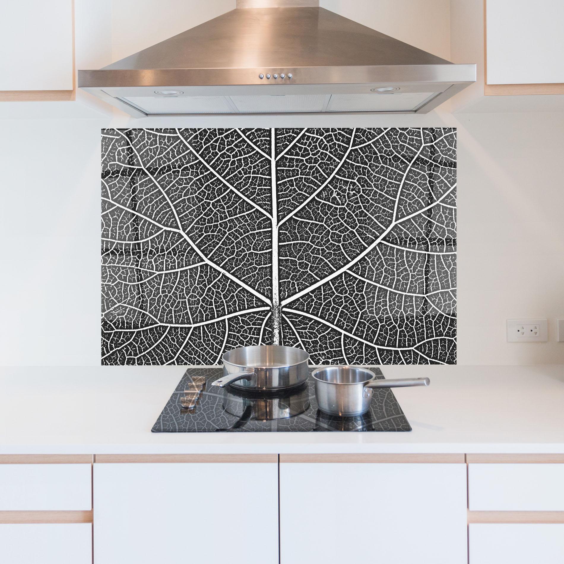 Panou Sticla Bucatarie Close Grey Leaf mockup 5