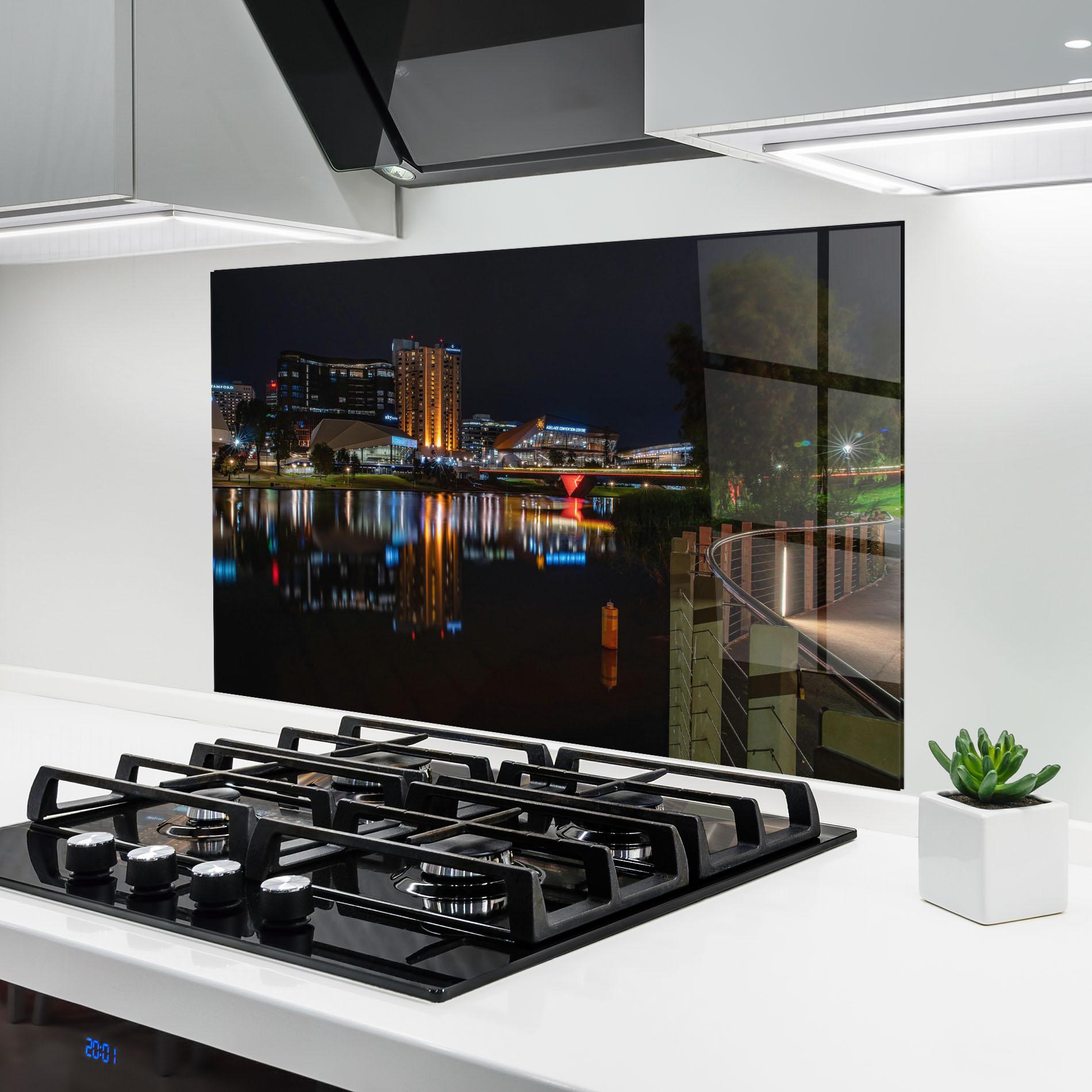 Panou Sticla Bucatarie Australia Night Lake mockup 6