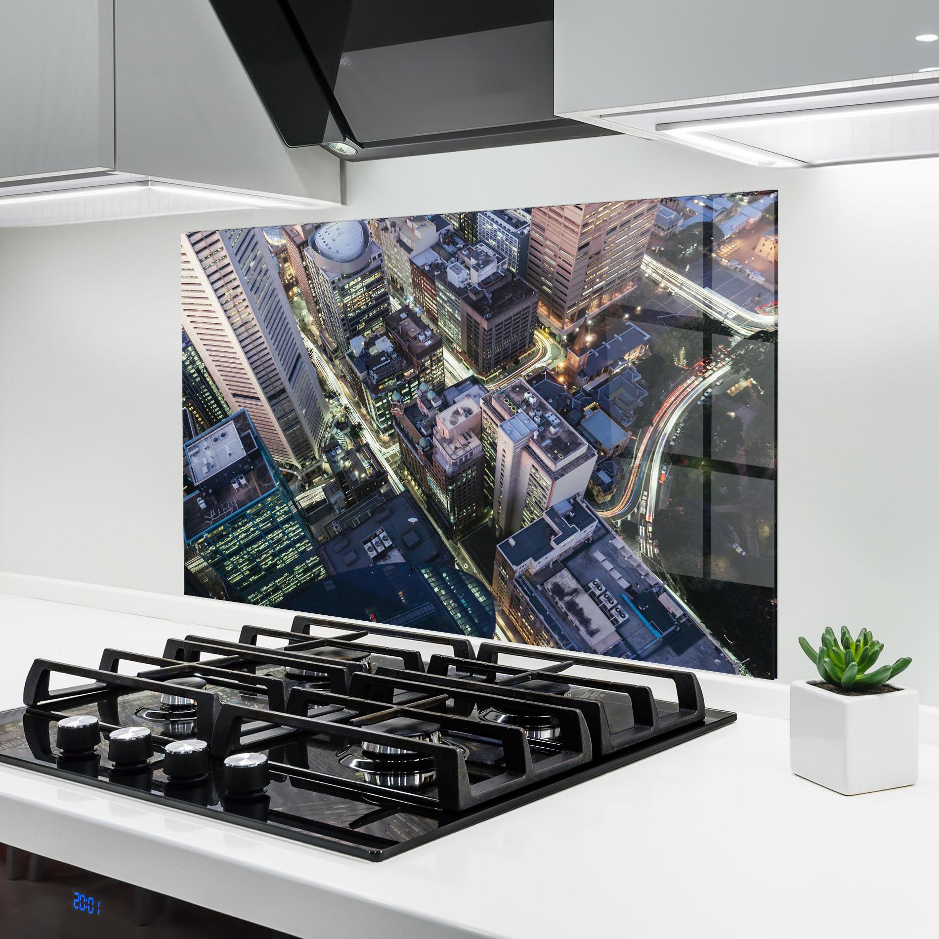 Panou Sticla Bucatarie Green Purple Skyline mockup 6