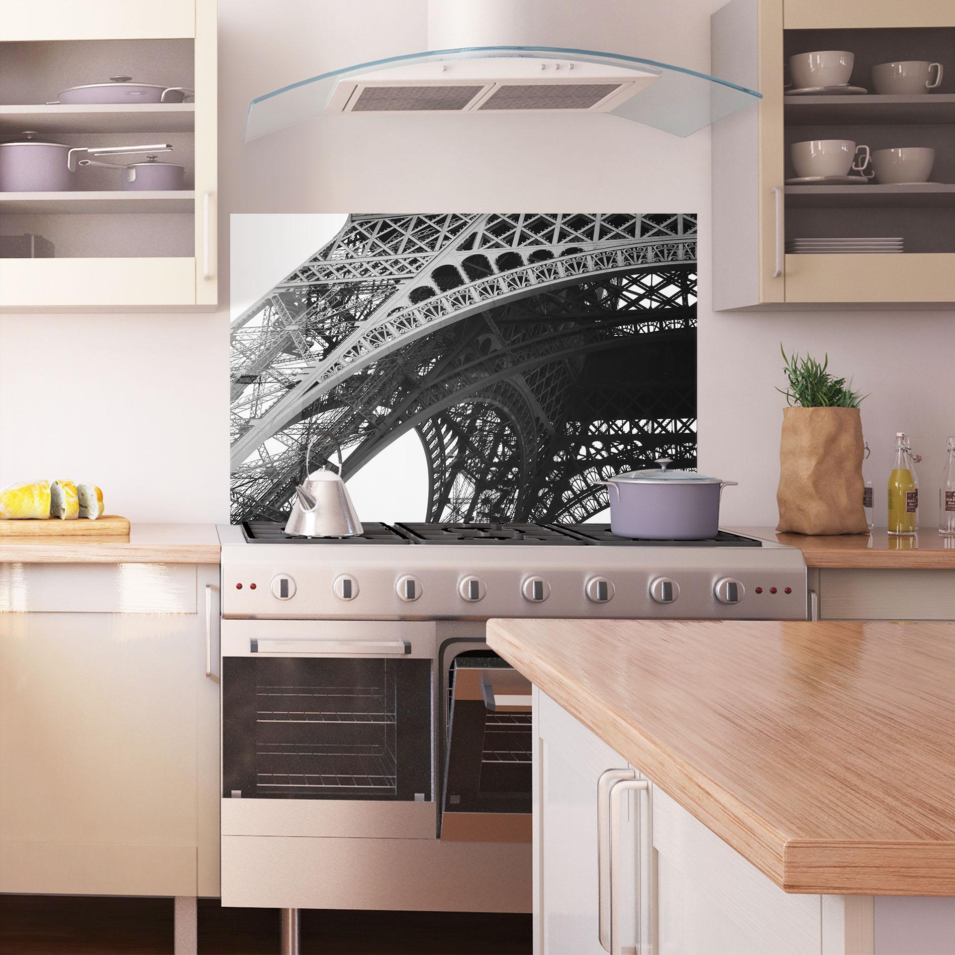 Panou Sticla Bucatarie Grey Eiffel Tower mockup 1