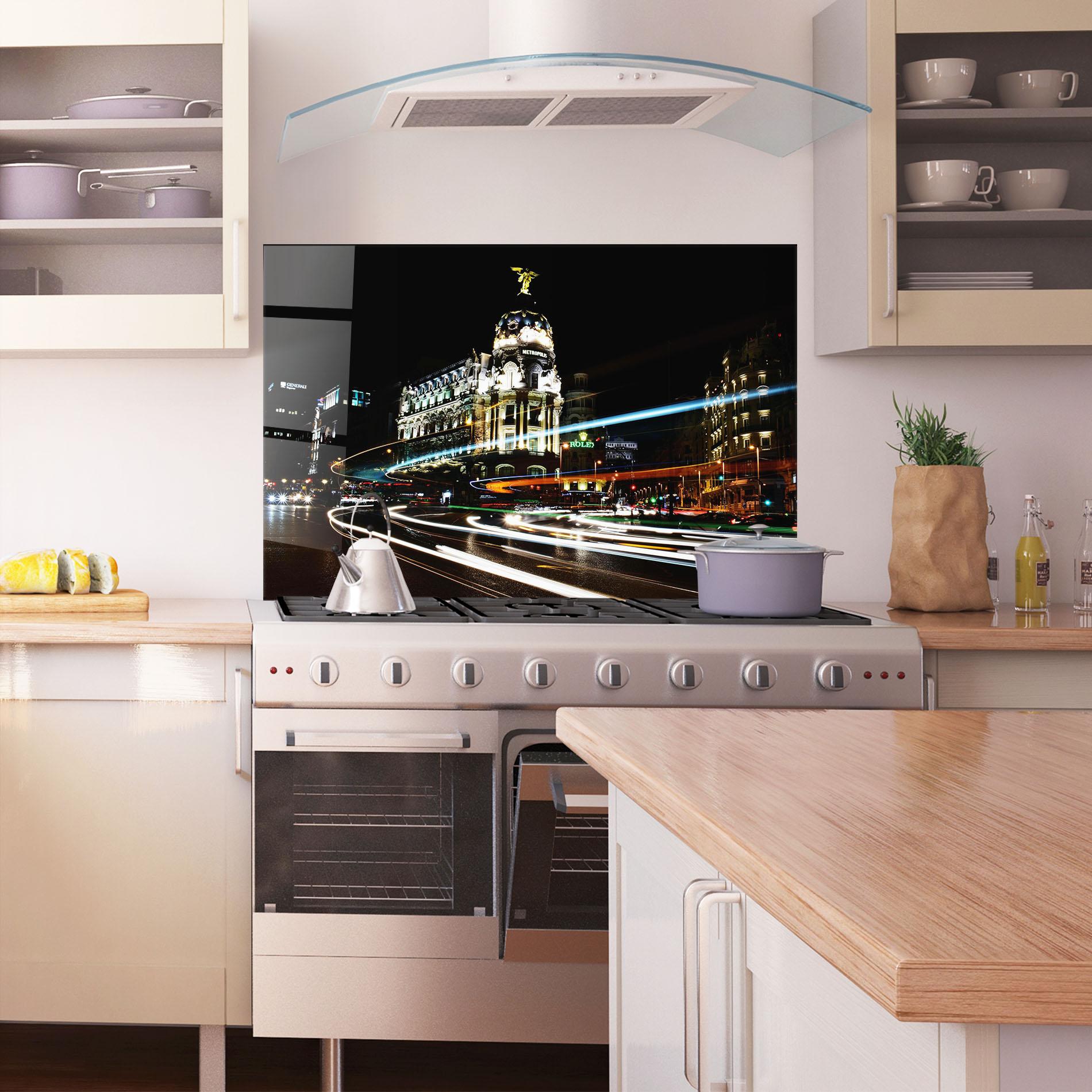 Panou Sticla Bucatarie Madrid At Night mockup 1