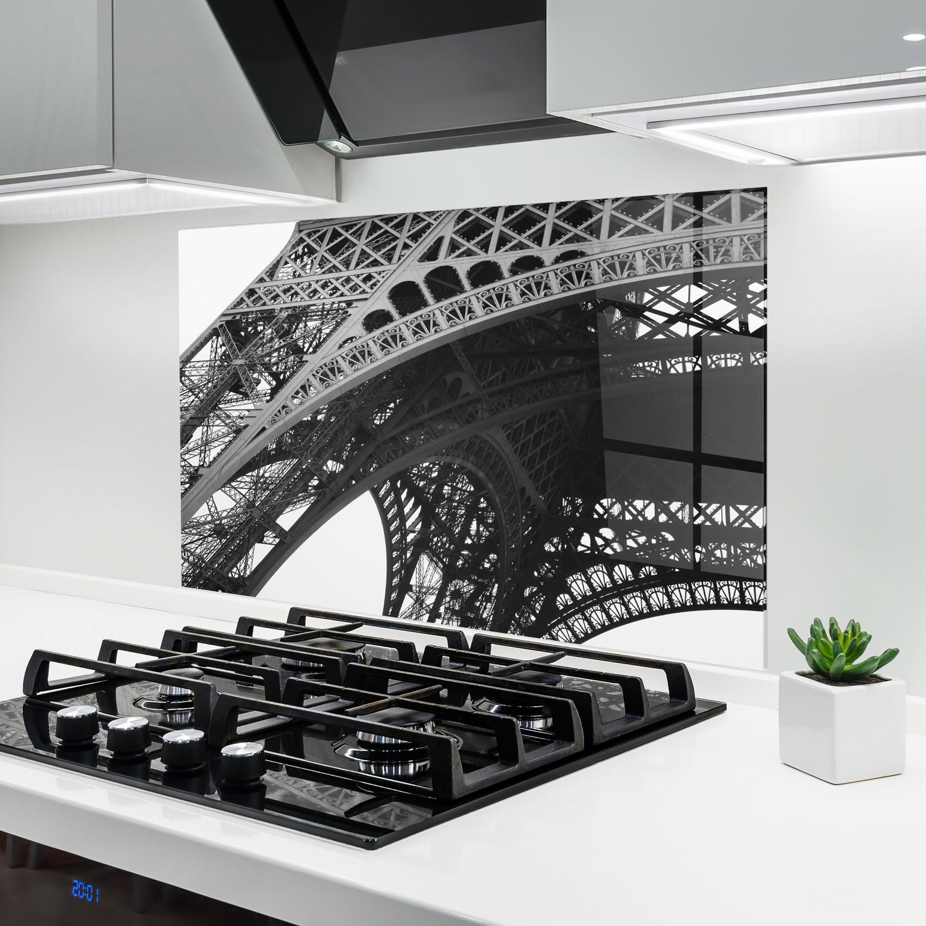 Panou Sticla Bucatarie Grey Eiffel Tower mockup 6