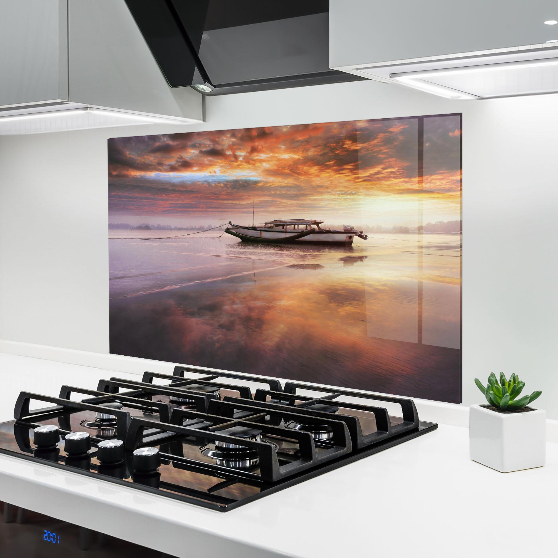 Panou Sticla Bucatarie Beauty Boat Sunrise mockup 6