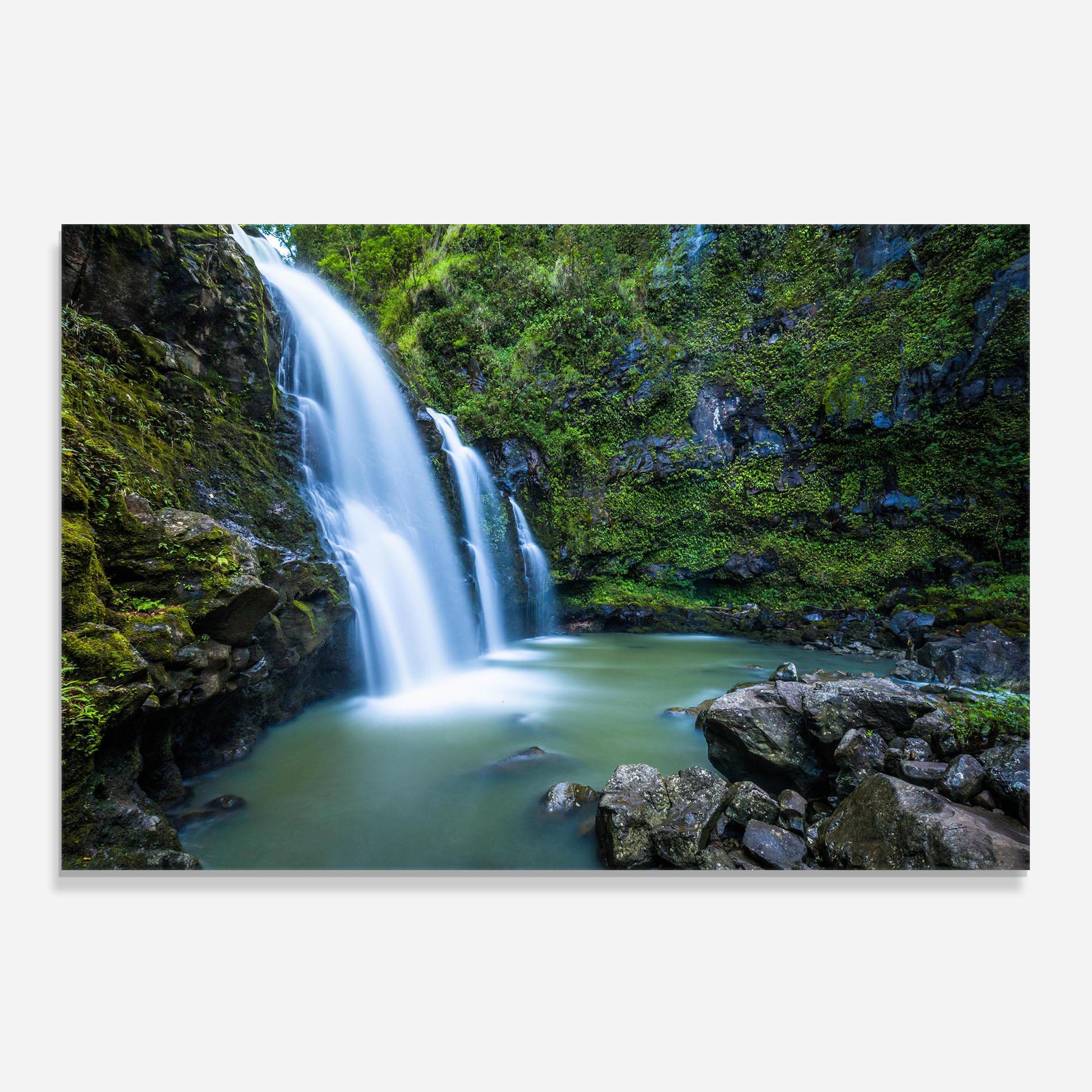 Panou Sticla Bucatarie Swimming In Waterfall mockup 0