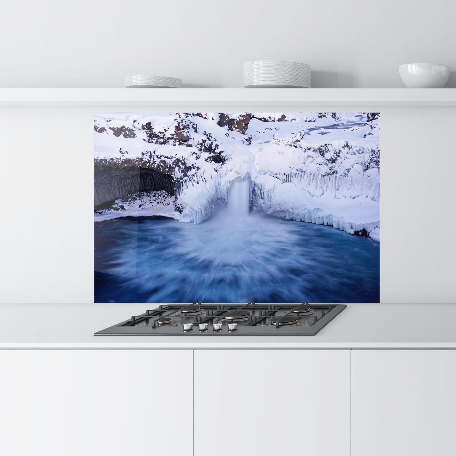 Panou Sticla Bucatarie Snow Waterfall mockup 9