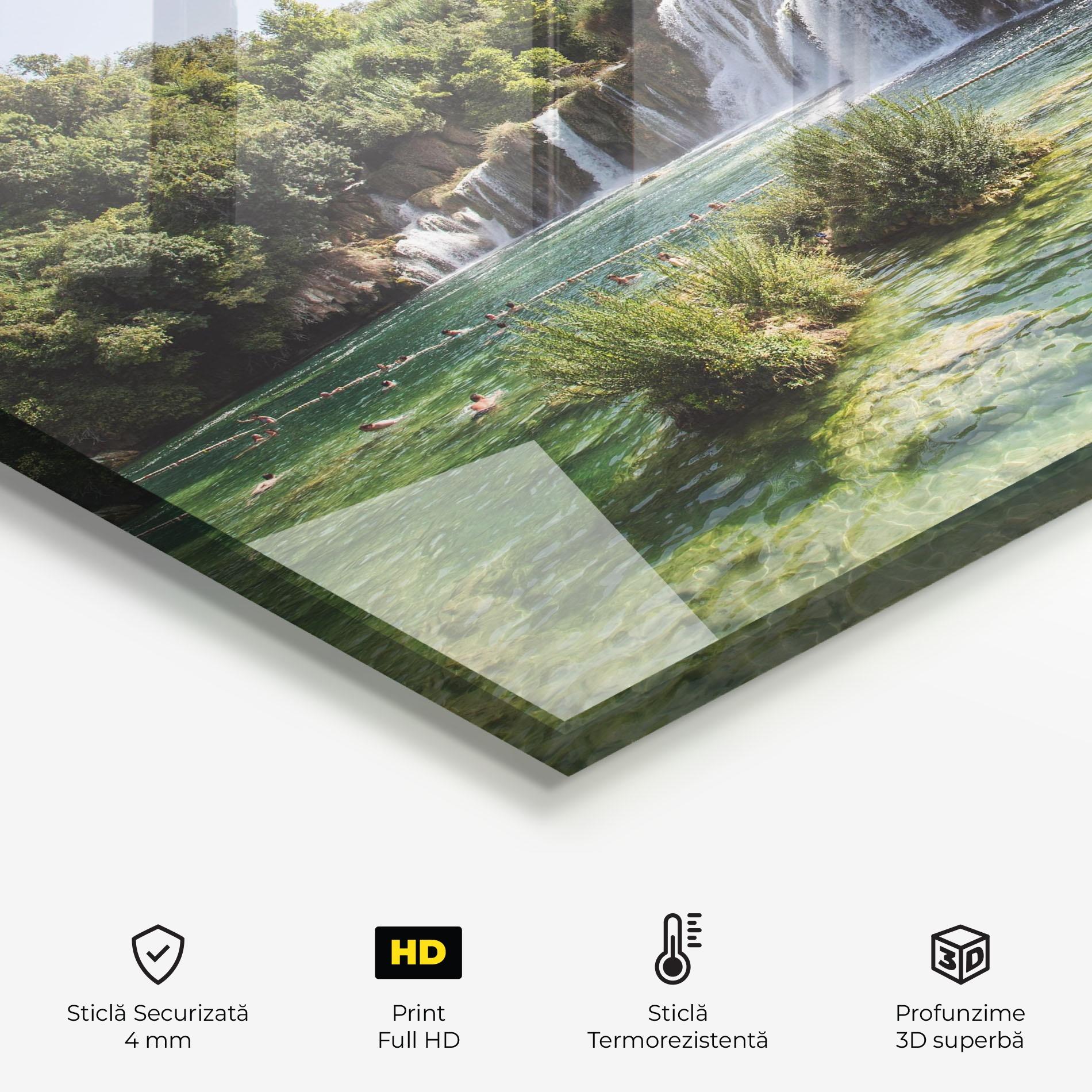 Panou Sticla Bucatarie Green Waterfall mockup 2