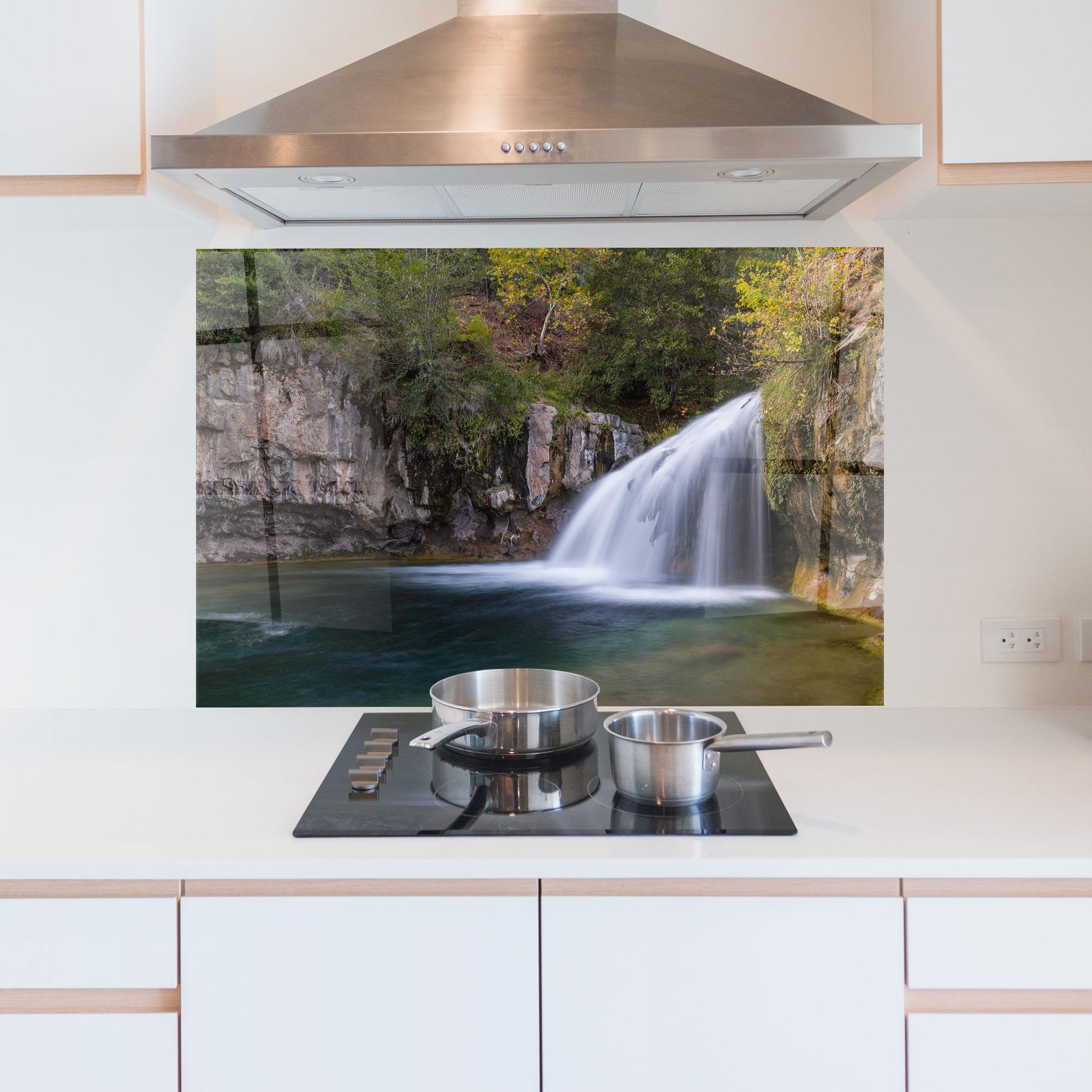 Panou Sticla Bucatarie White Waterfall mockup 5