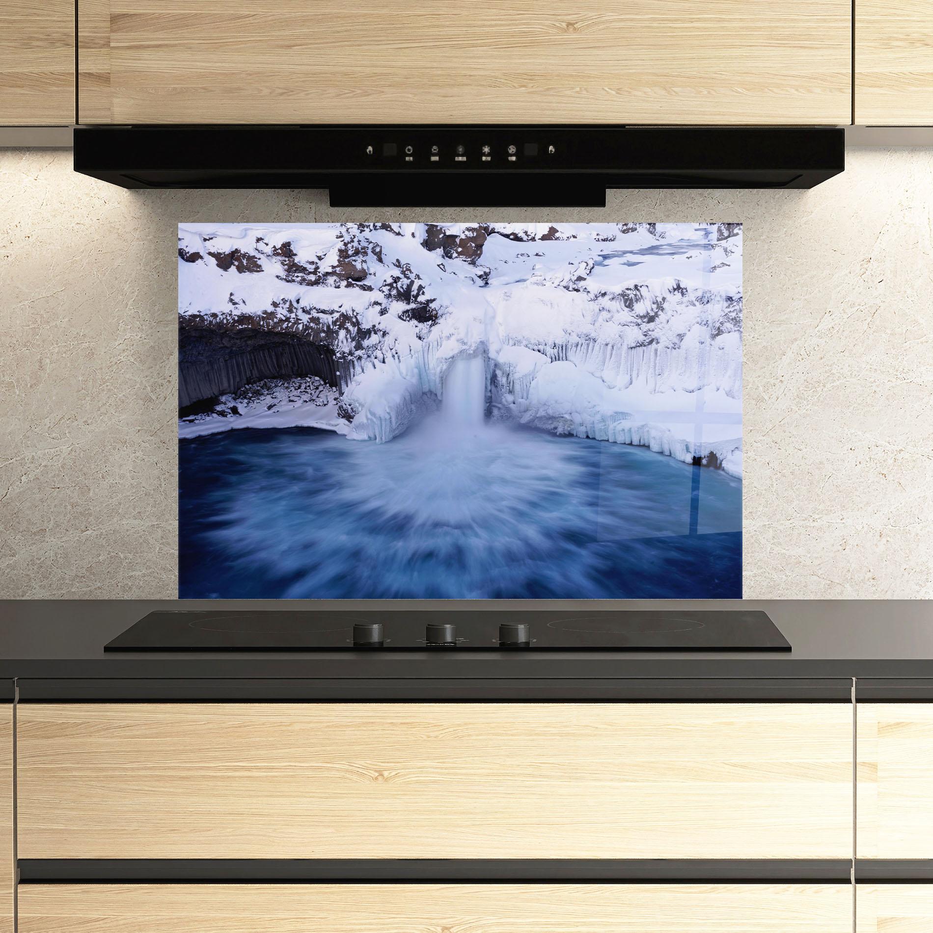 Panou Sticla Bucatarie Snow Waterfall mockup 3