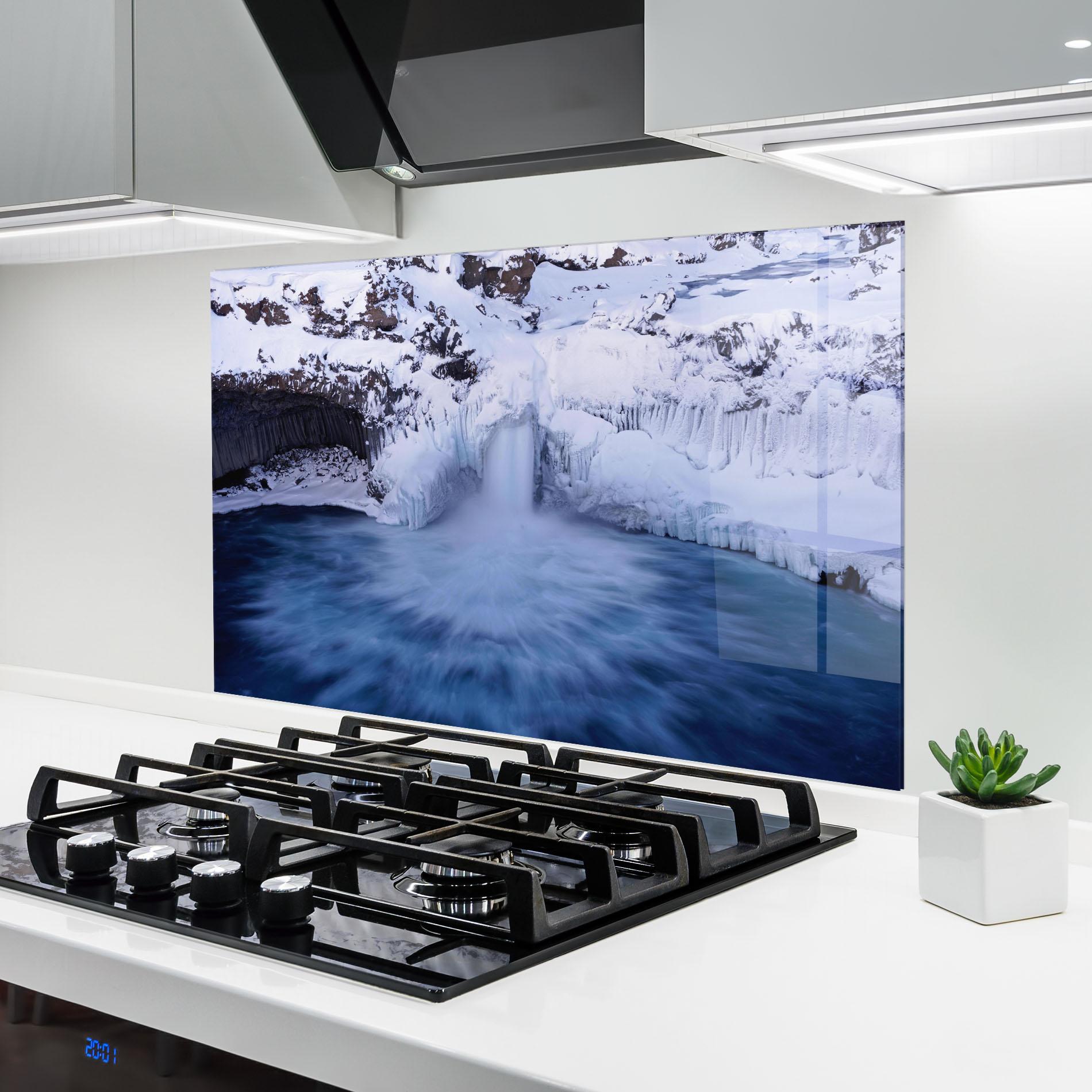 Panou Sticla Bucatarie Snow Waterfall mockup 6