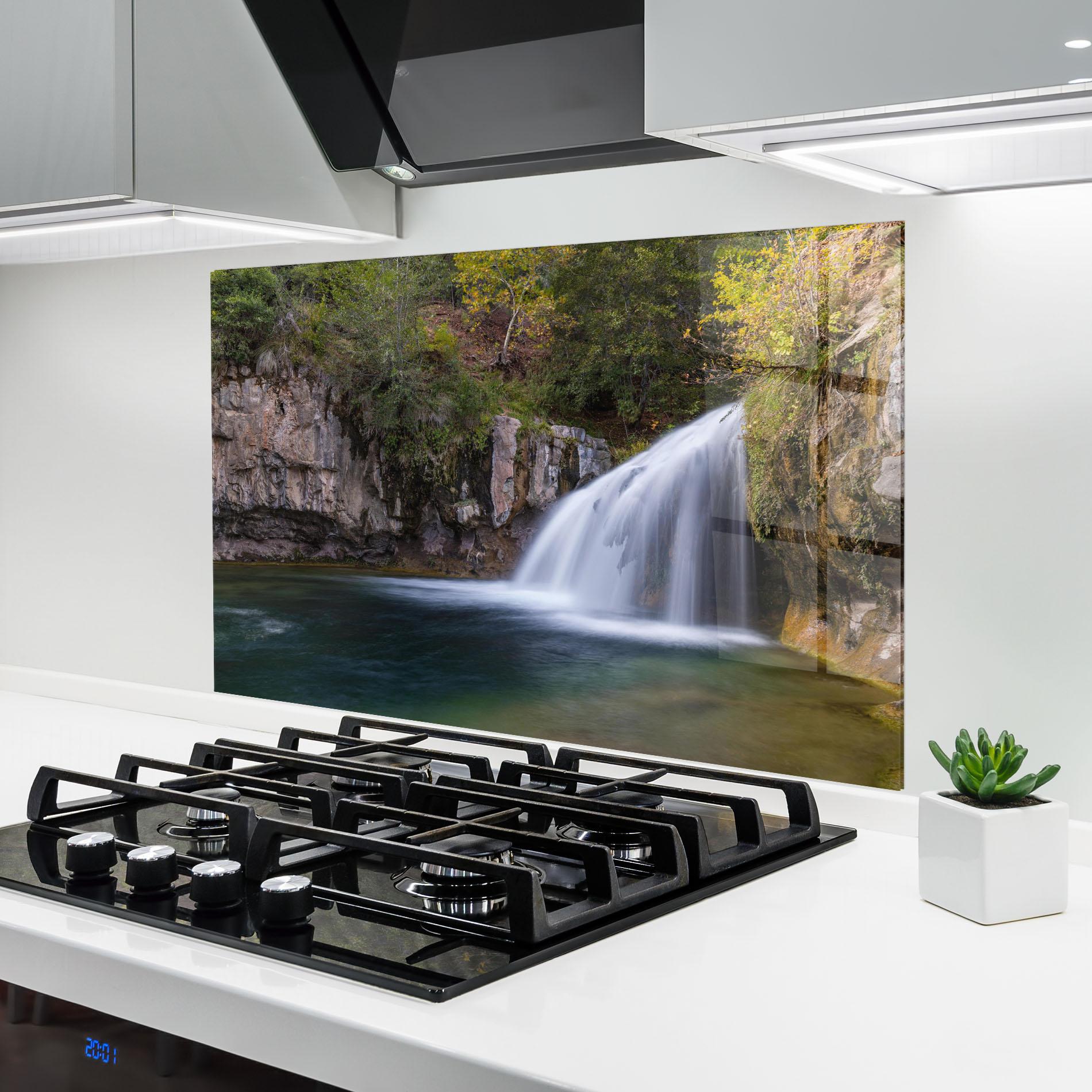 Panou Sticla Bucatarie White Waterfall mockup 6