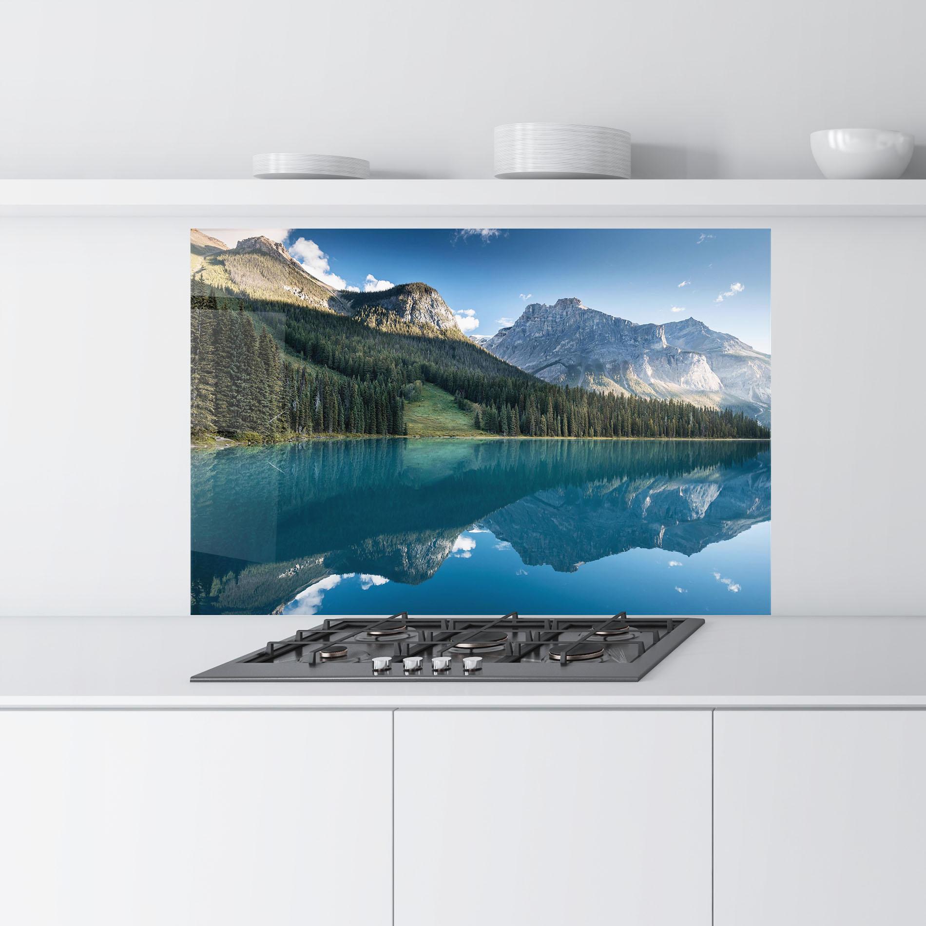 Panou Sticla Bucatarie Beautiful Emerald Lake mockup 9