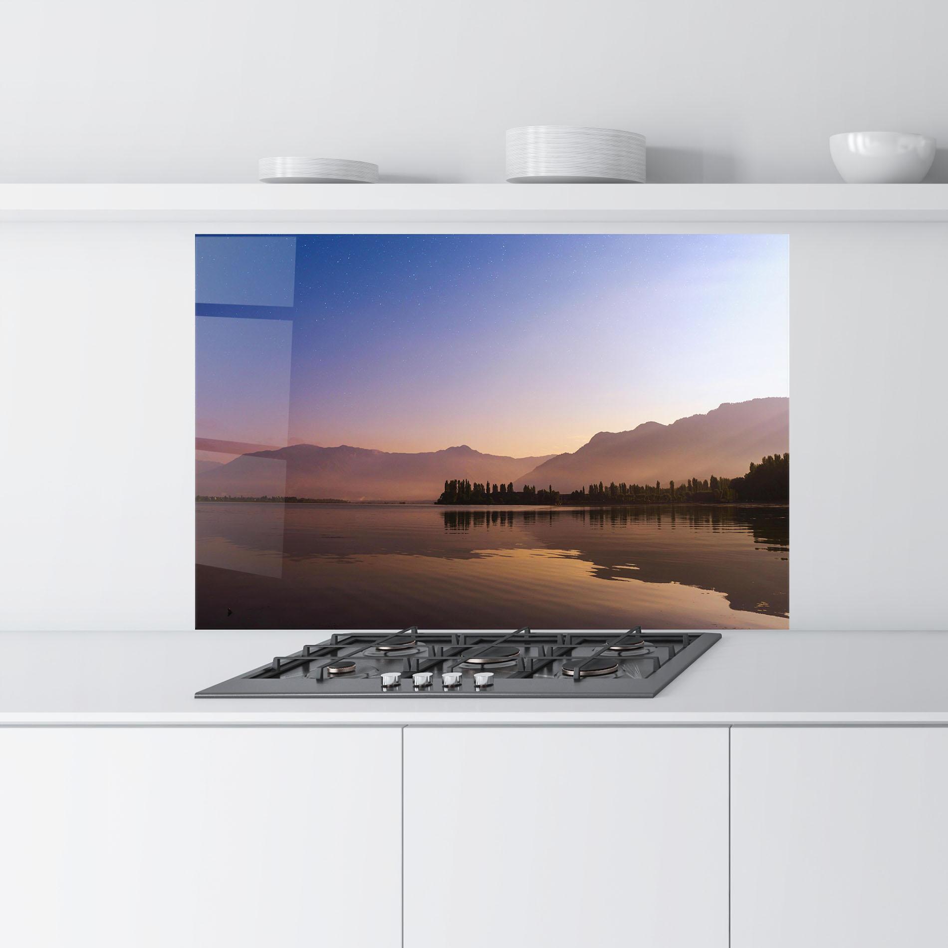 Panou Sticla Bucatarie Brown Light Lake mockup 9