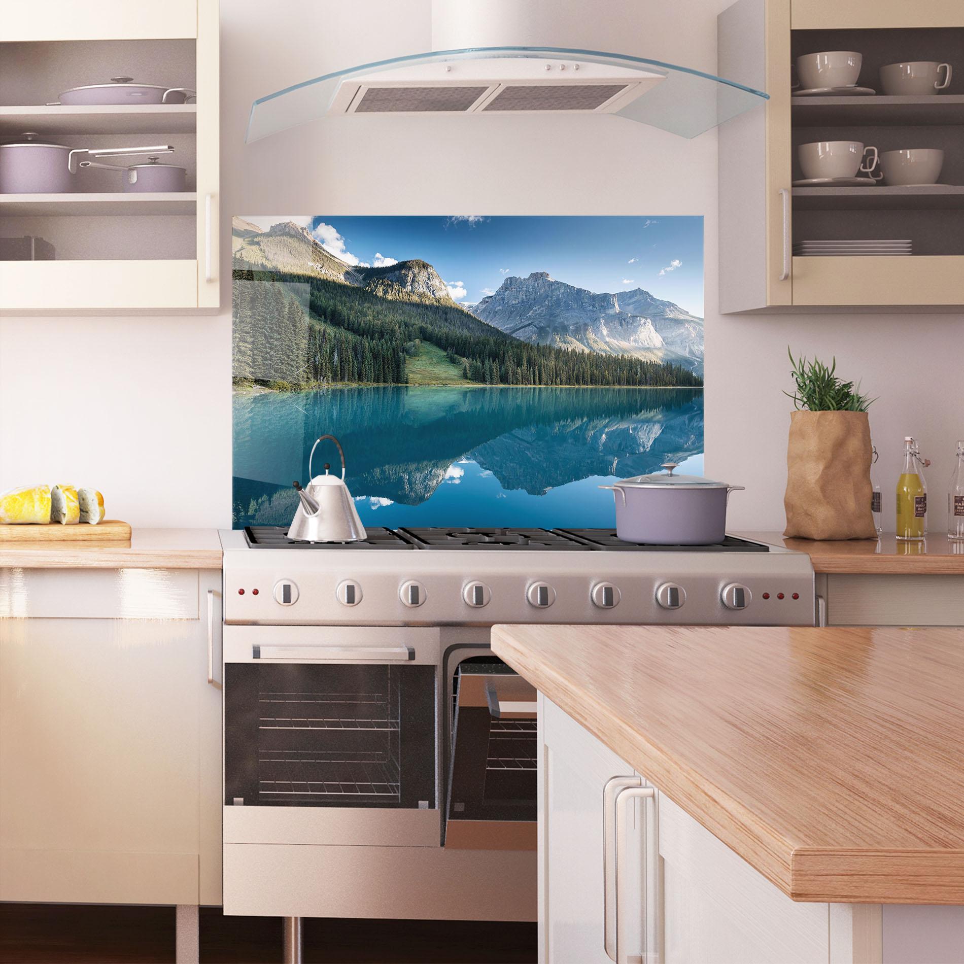 Panou Sticla Bucatarie Beautiful Emerald Lake mockup 1