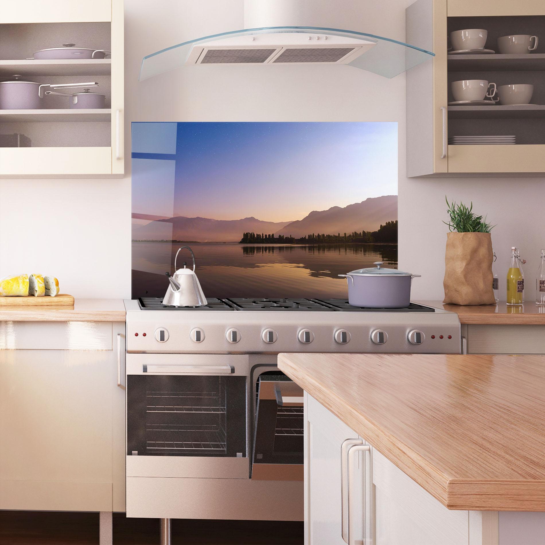 Panou Sticla Bucatarie Brown Light Lake mockup 1