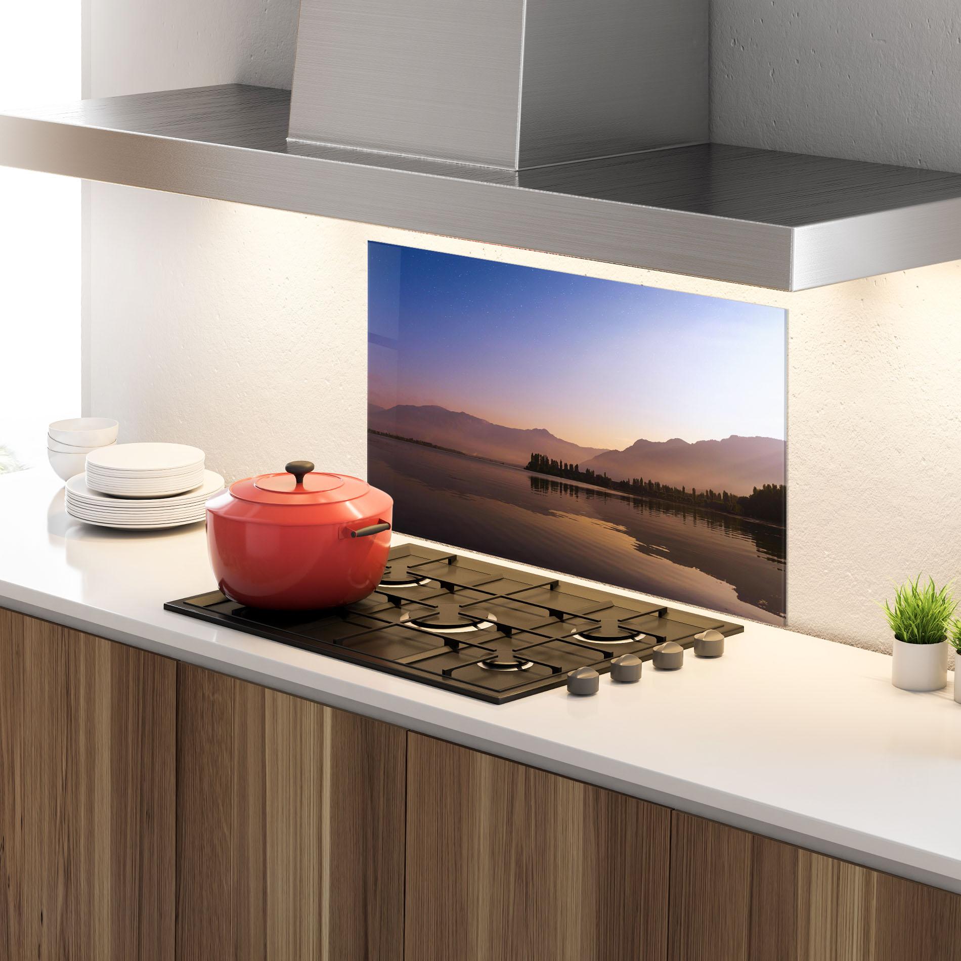 Panou Sticla Bucatarie Brown Light Lake mockup 4