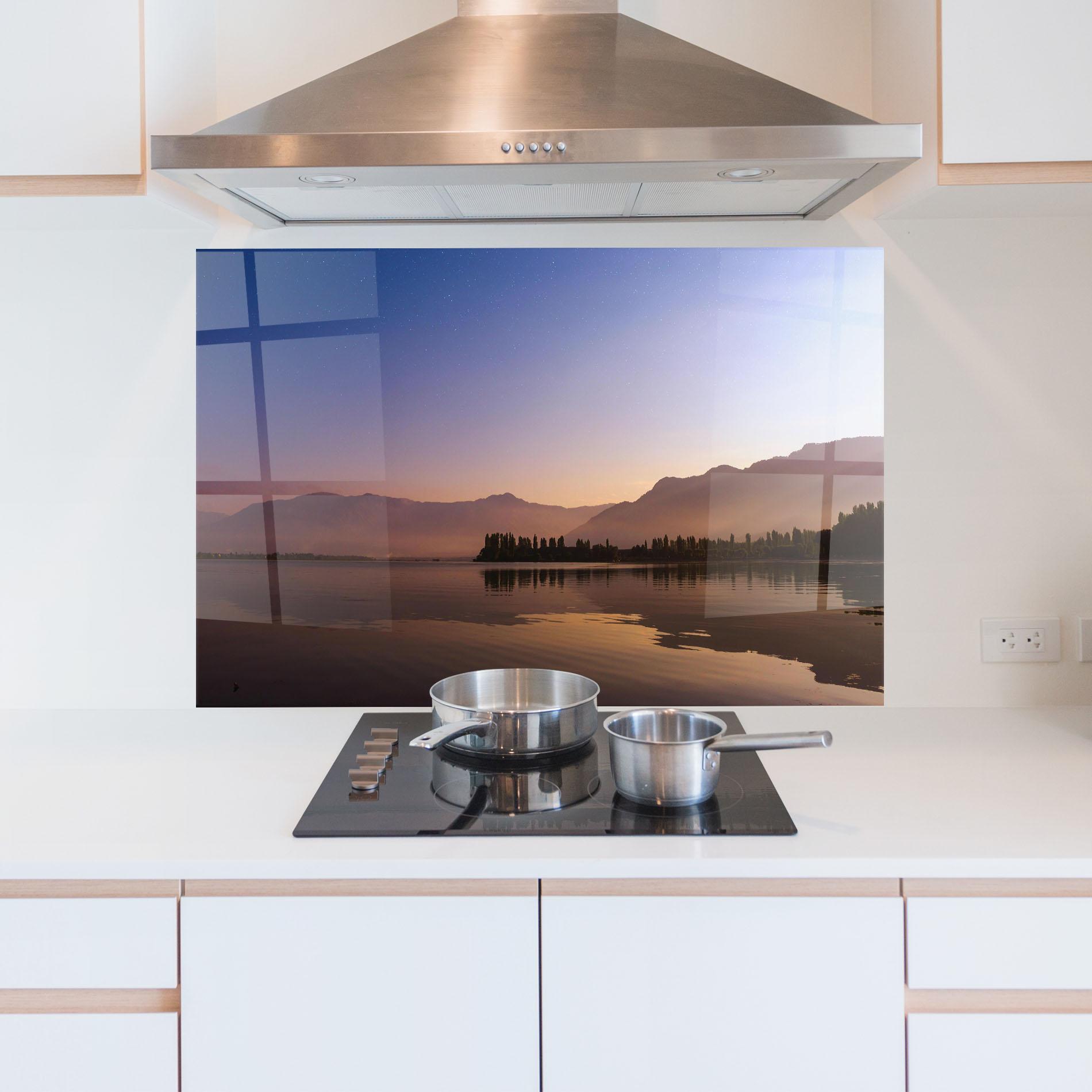 Panou Sticla Bucatarie Brown Light Lake mockup 5