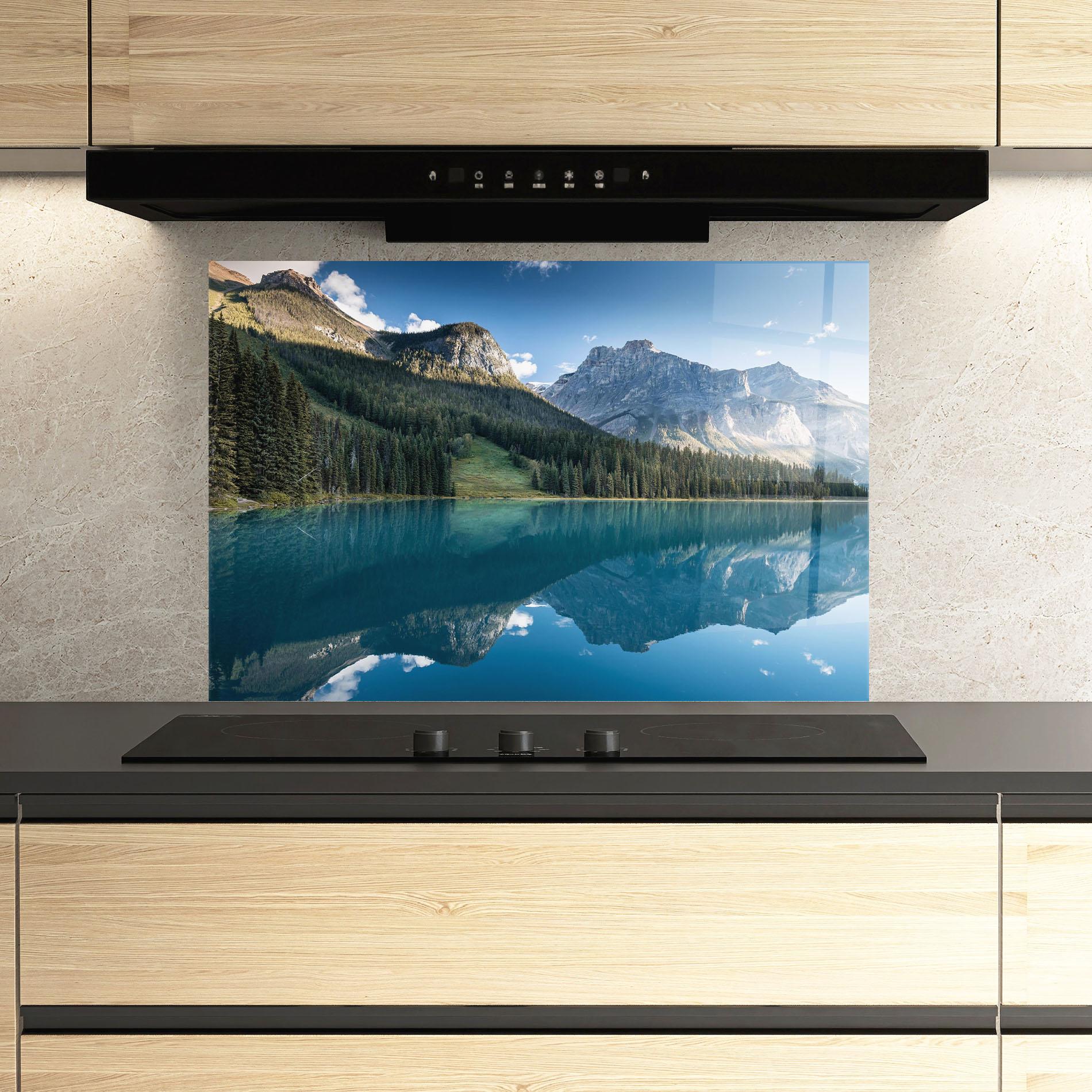 Panou Sticla Bucatarie Beautiful Emerald Lake mockup 3