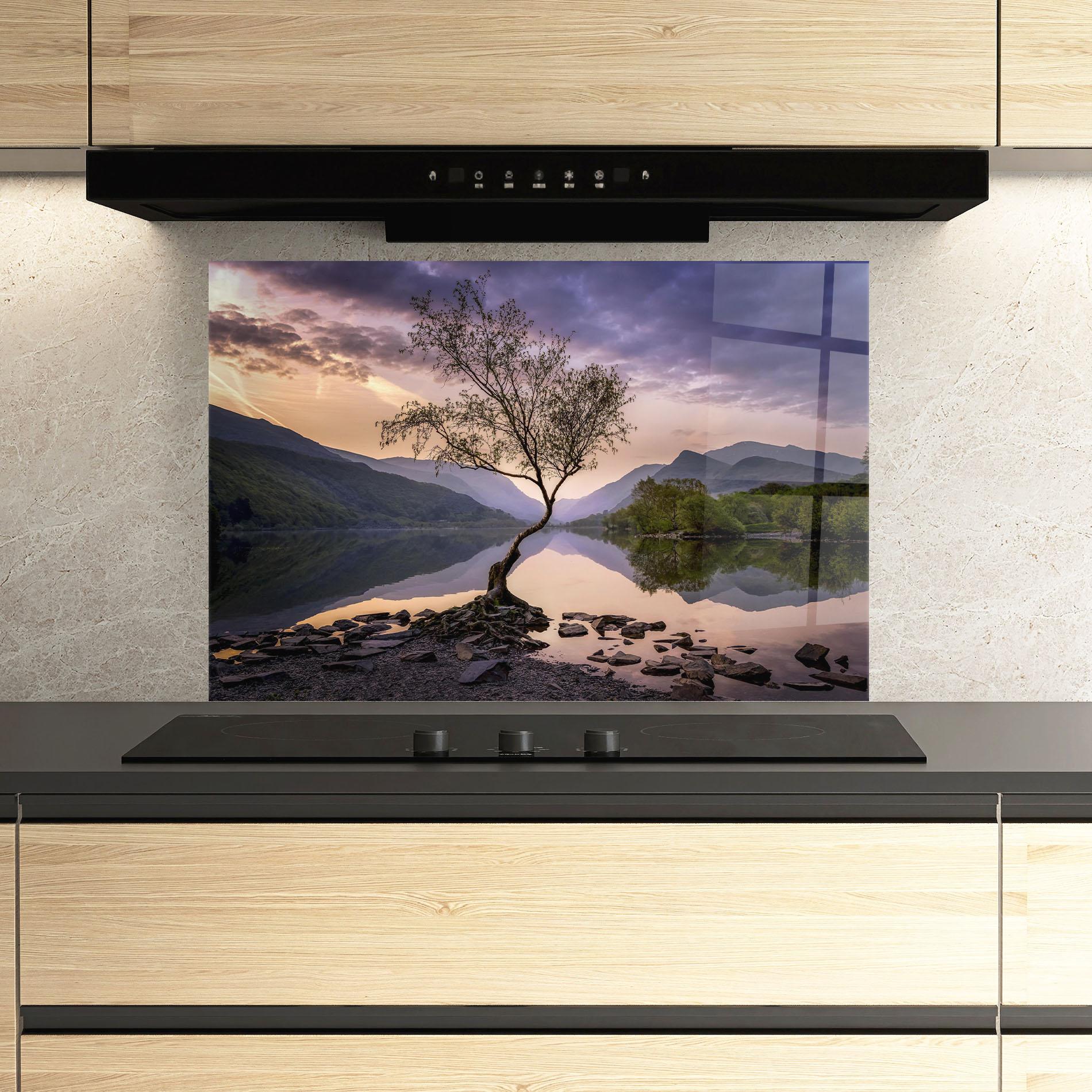 Panou Sticla Bucatarie Lone Tree mockup 3