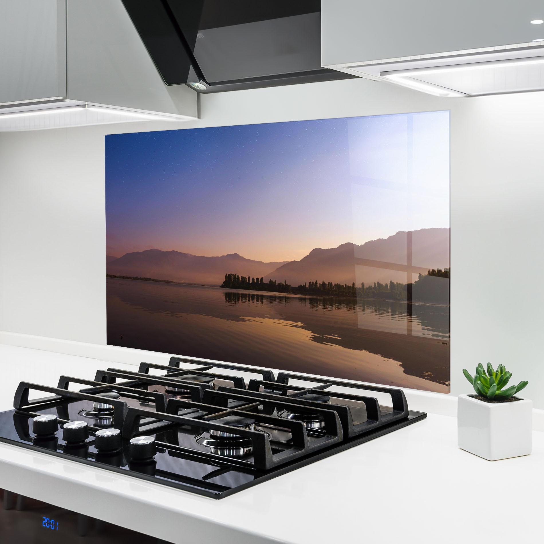 Panou Sticla Bucatarie Brown Light Lake mockup 6