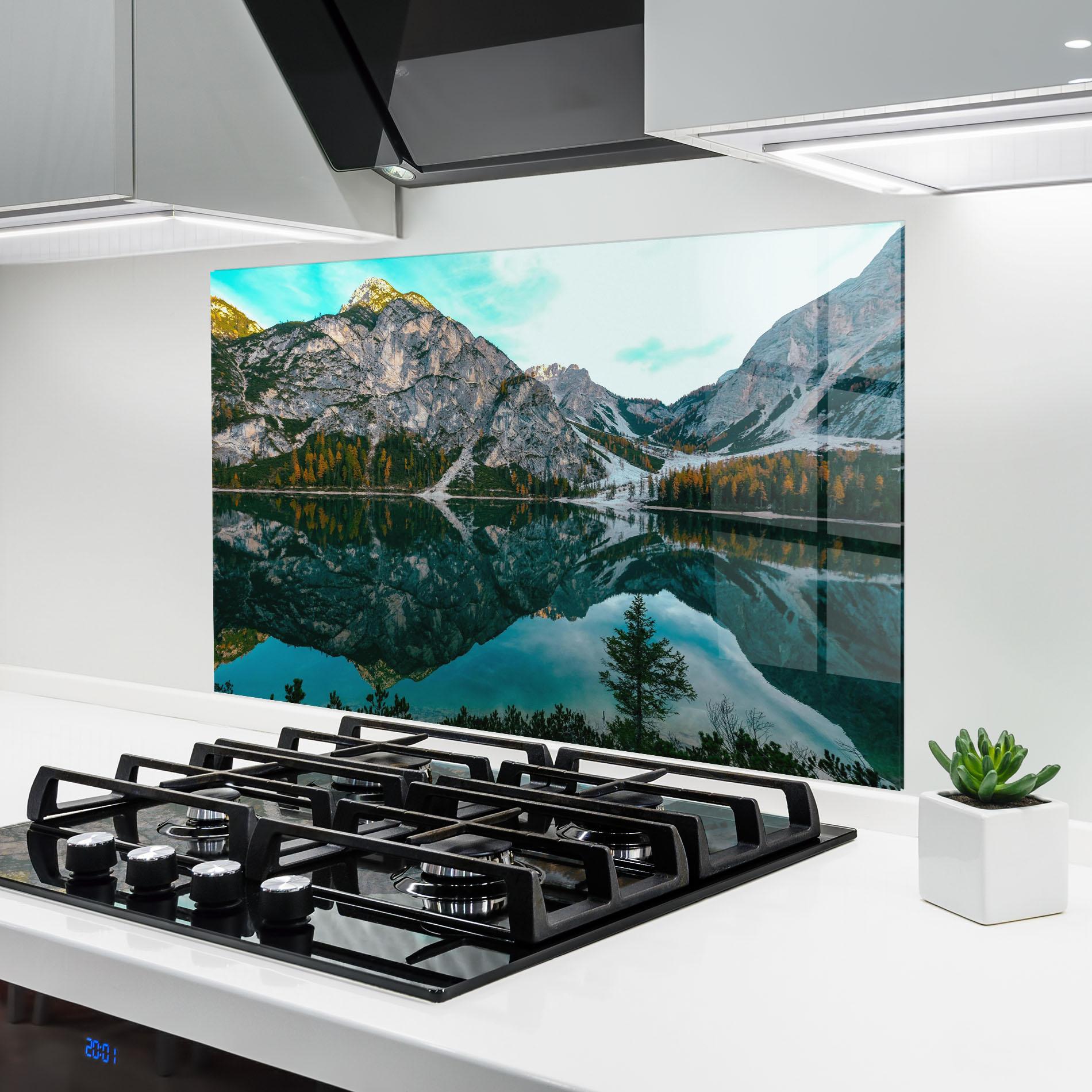 Panou Sticla Bucatarie Mountain Nice Lake mockup 6