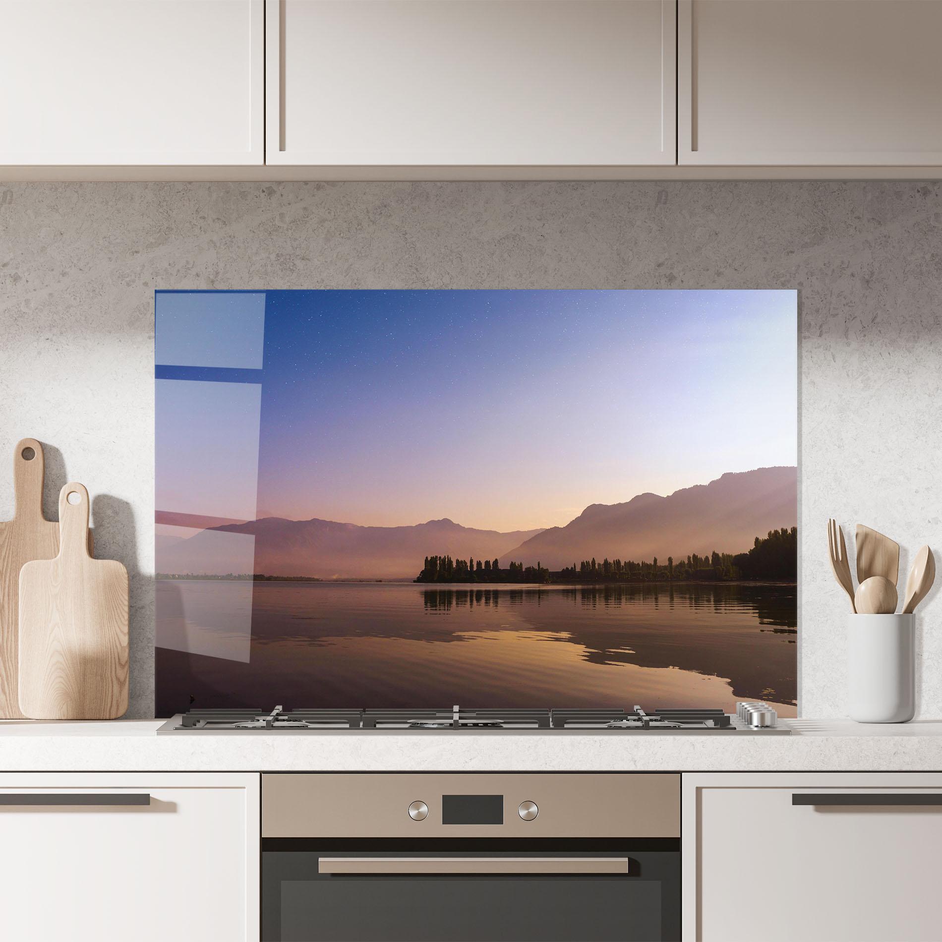 Panou Sticla Bucatarie Brown Light Lake mockup 7