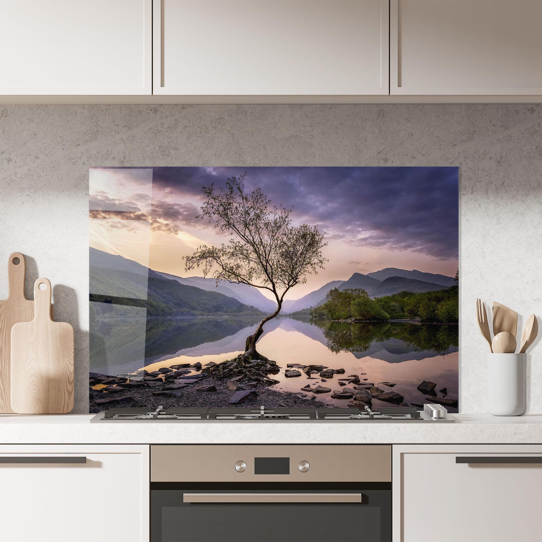 Panou Sticla Bucatarie Lone Tree mockup 7