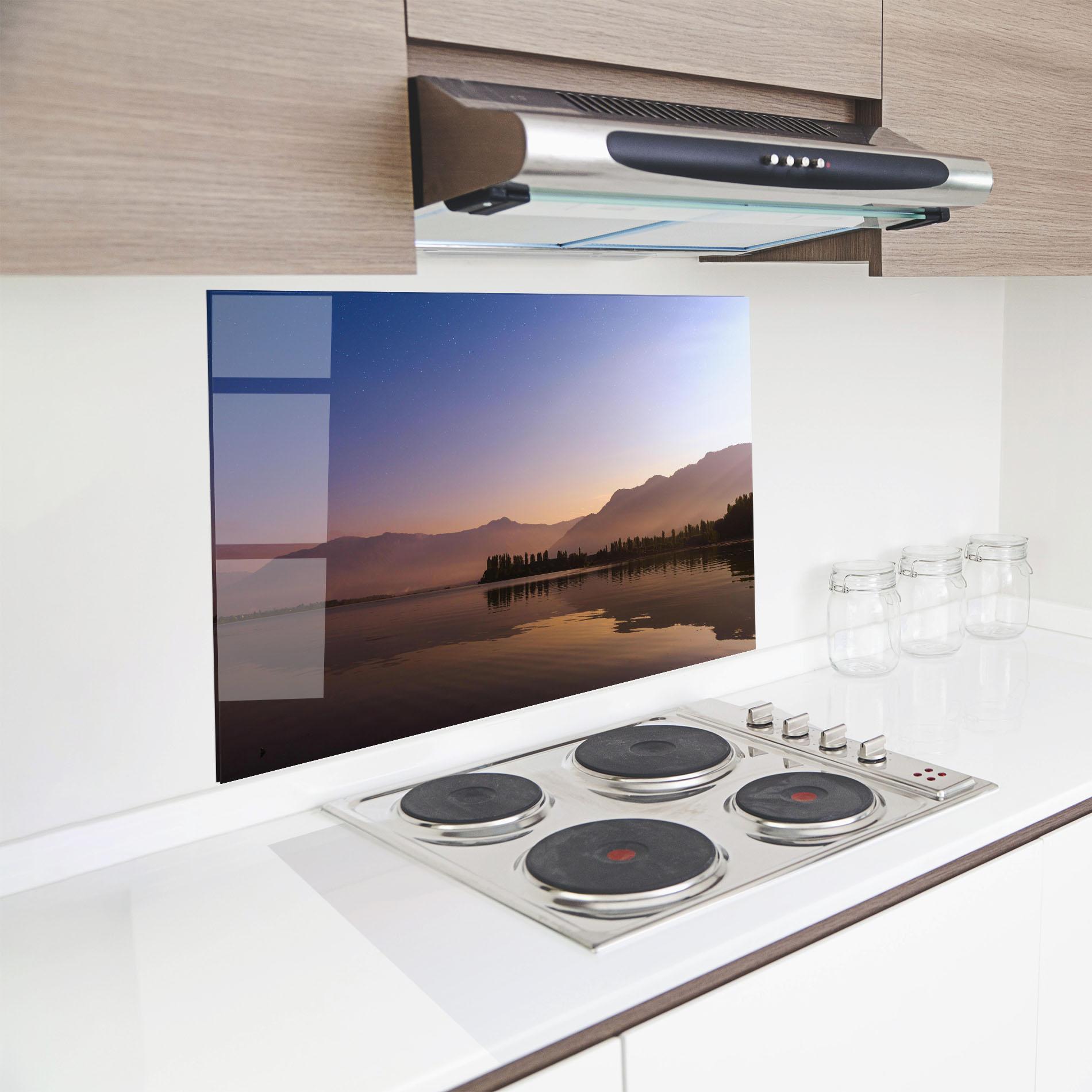 Panou Sticla Bucatarie Brown Light Lake mockup 8