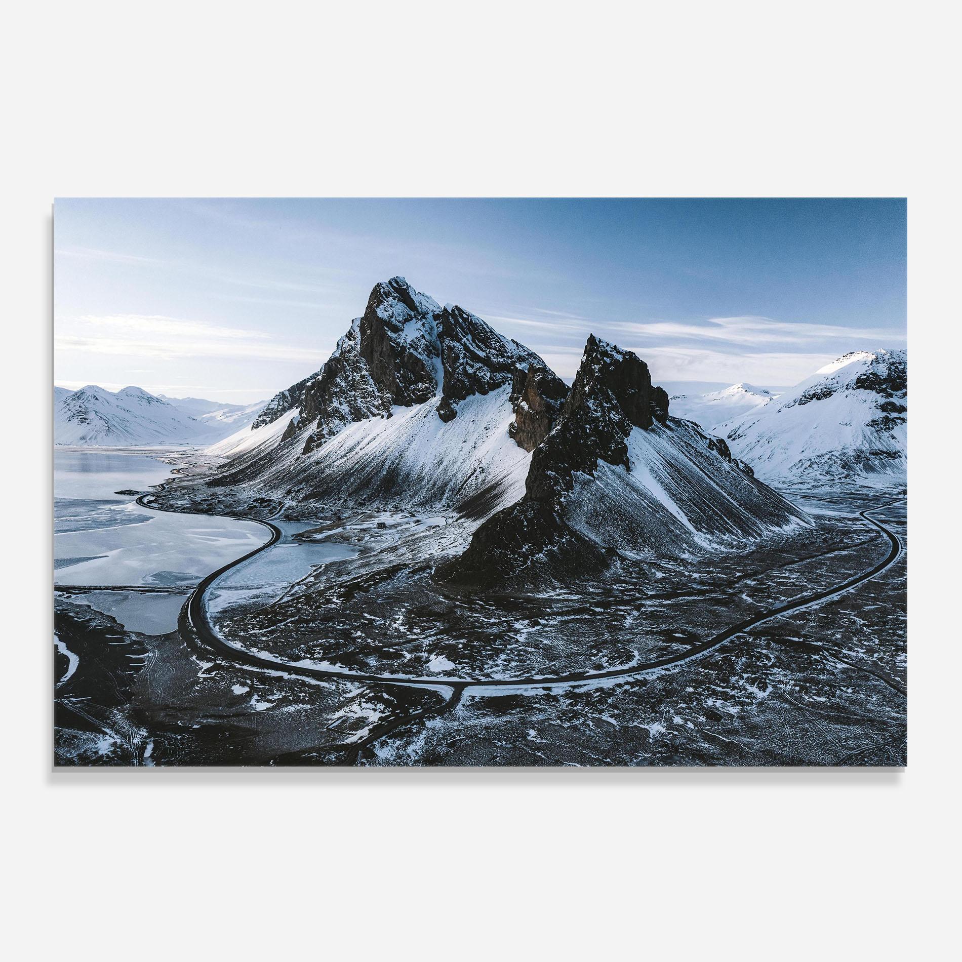 Panou Sticla Bucatarie Black Snowy Mountain mockup 0