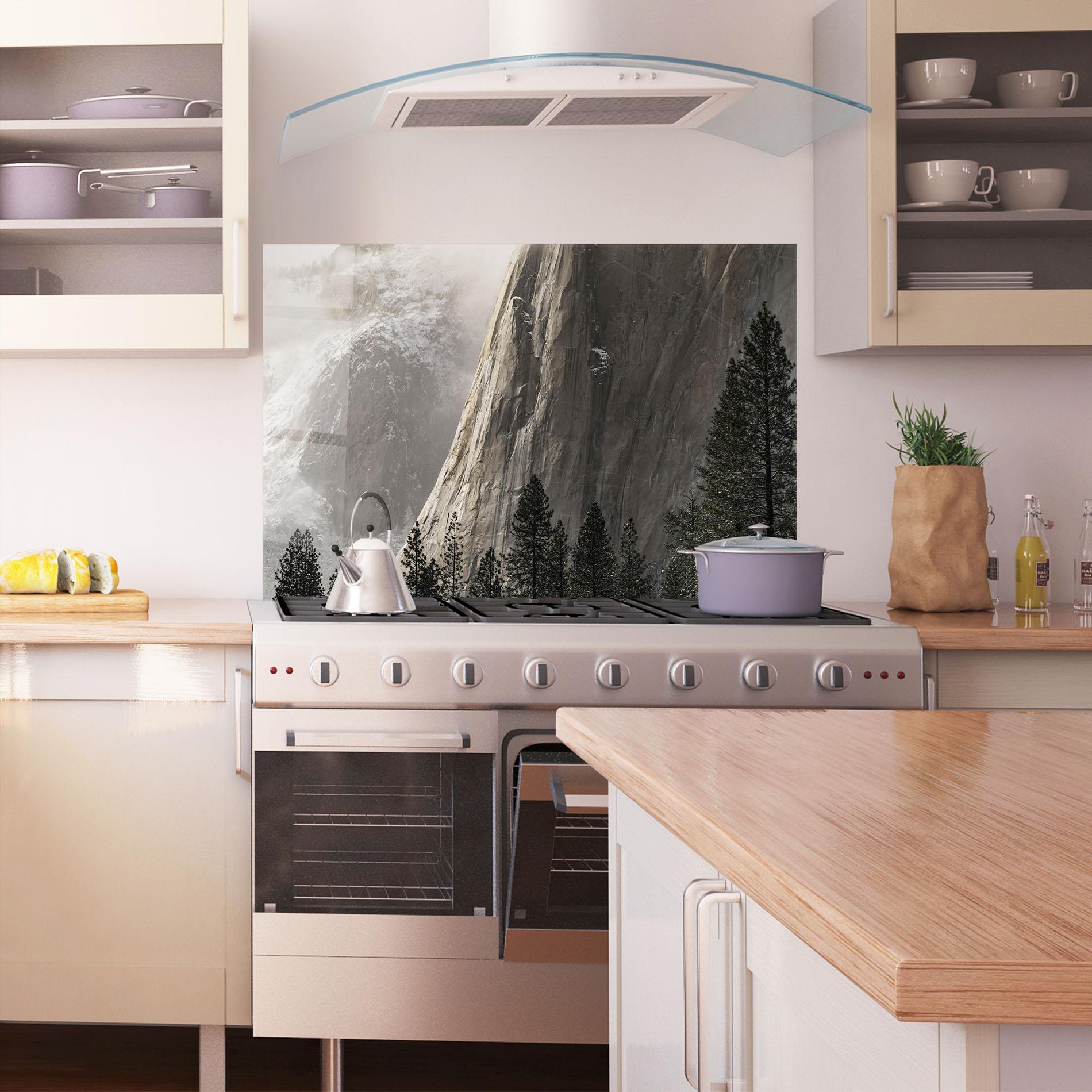 Panou Sticla Bucatarie Green Tree Mountain mockup 1