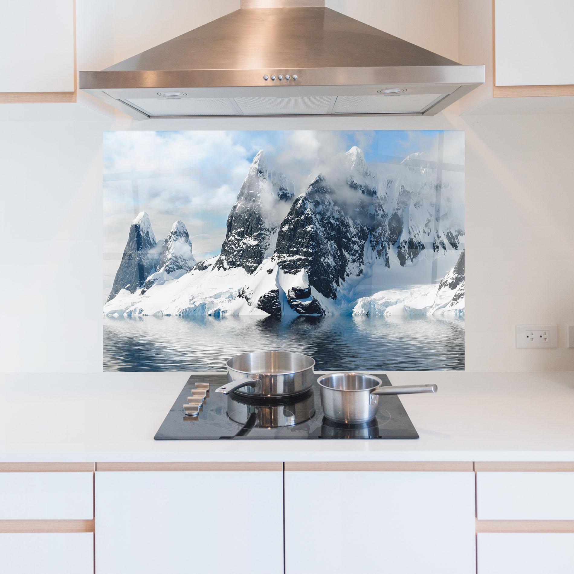 Panou Sticla Bucatarie Glacial Mountains mockup 5