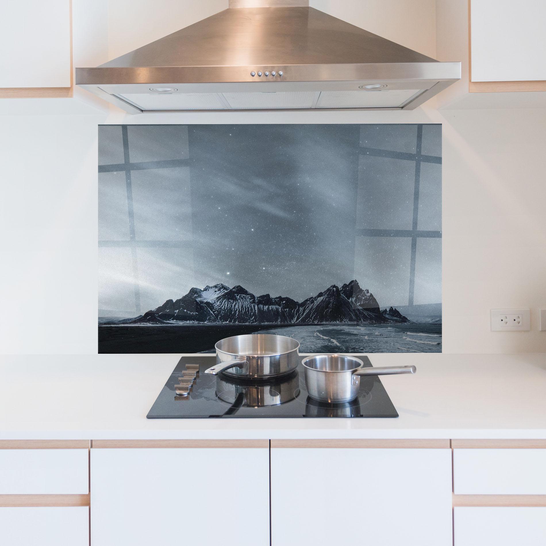 Panou Sticla Bucatarie Grey Star Mountain mockup 5