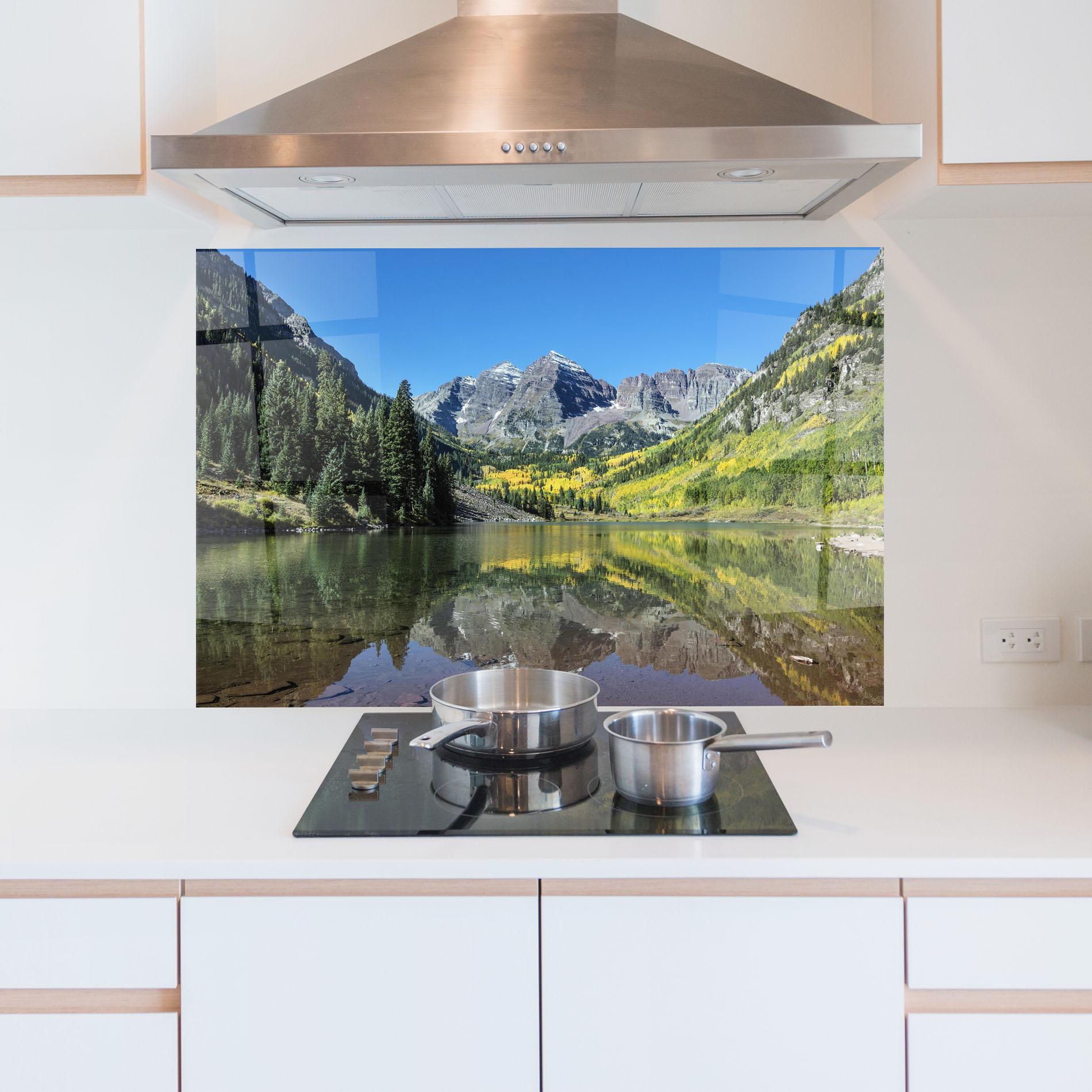 Panou Sticla Bucatarie Lake Green Mountain mockup 5