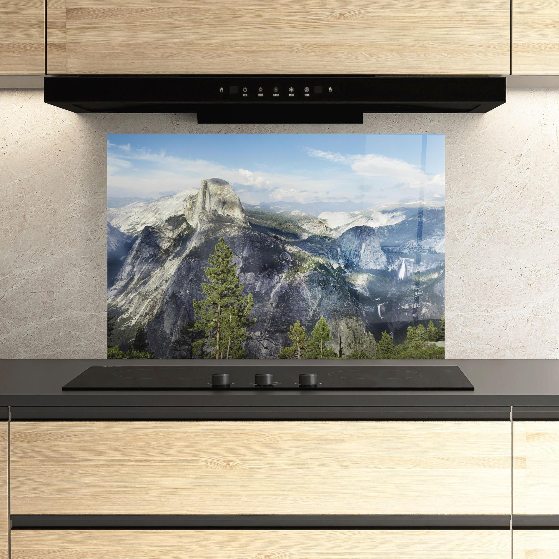 Panou Sticla Bucatarie Foggy Day Mountain mockup 3