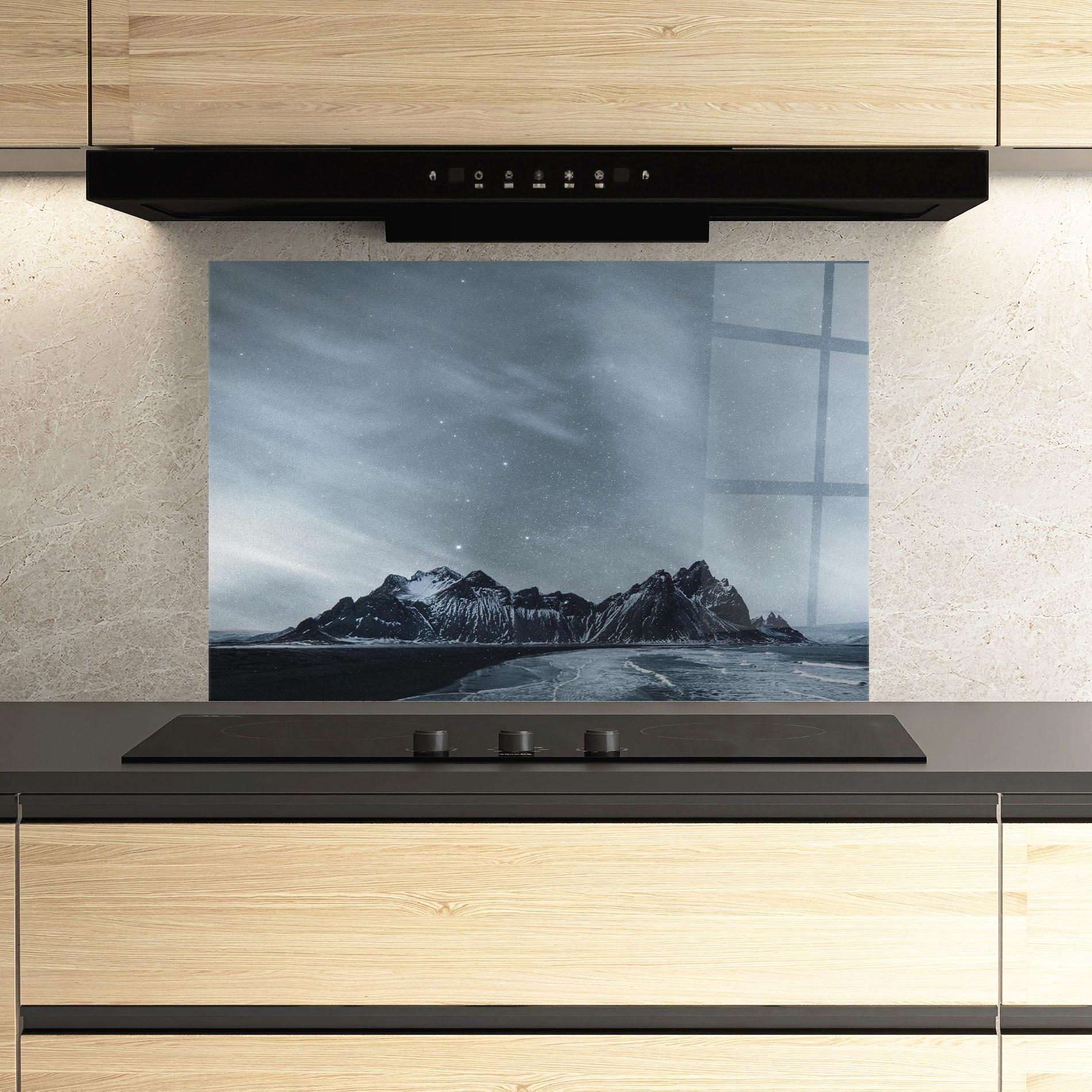 Panou Sticla Bucatarie Grey Star Mountain mockup 3