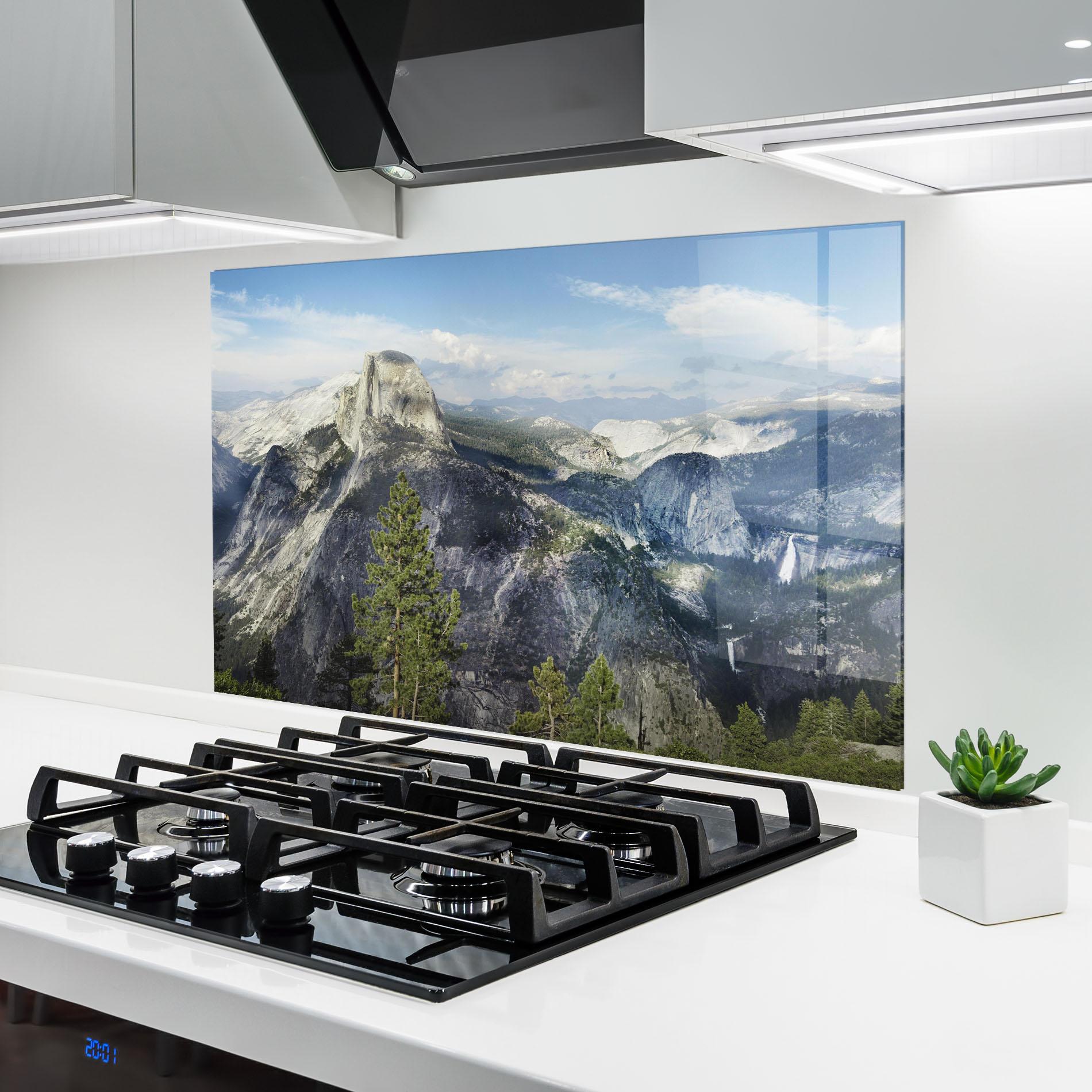 Panou Sticla Bucatarie Foggy Day Mountain mockup 6