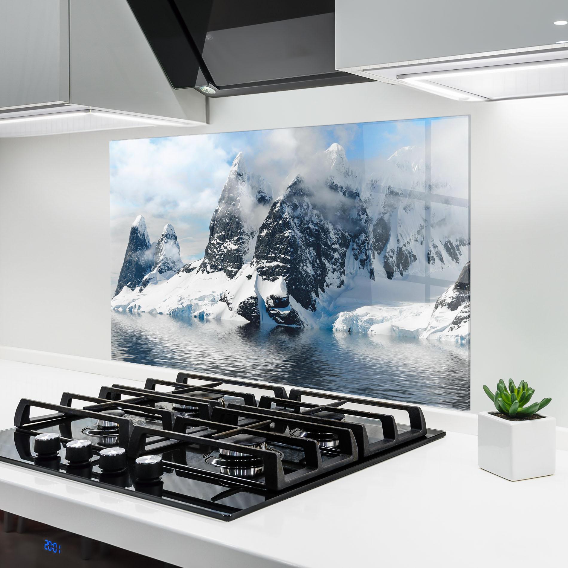 Panou Sticla Bucatarie Glacial Mountains mockup 6