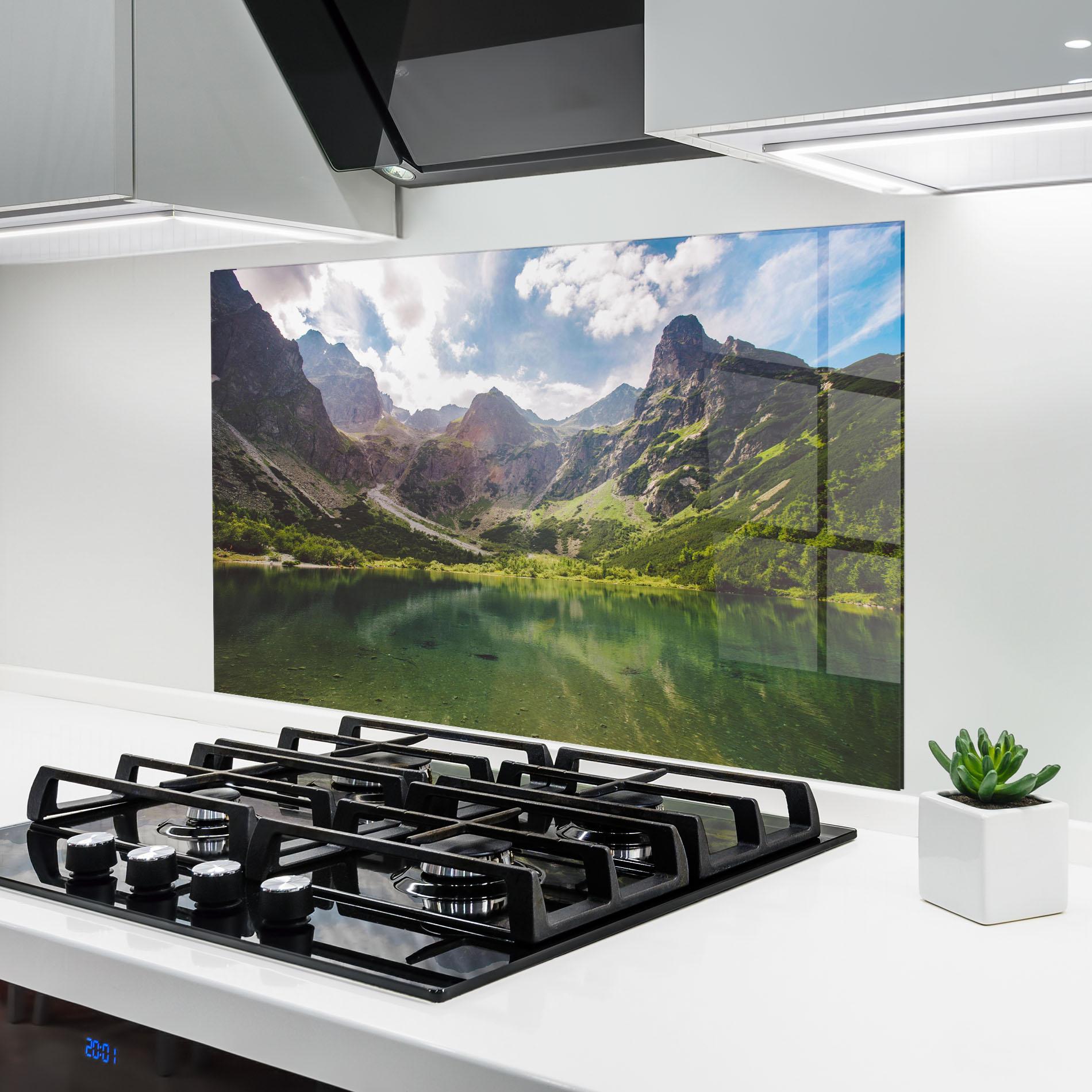 Panou Sticla Bucatarie Green Mountain mockup 6